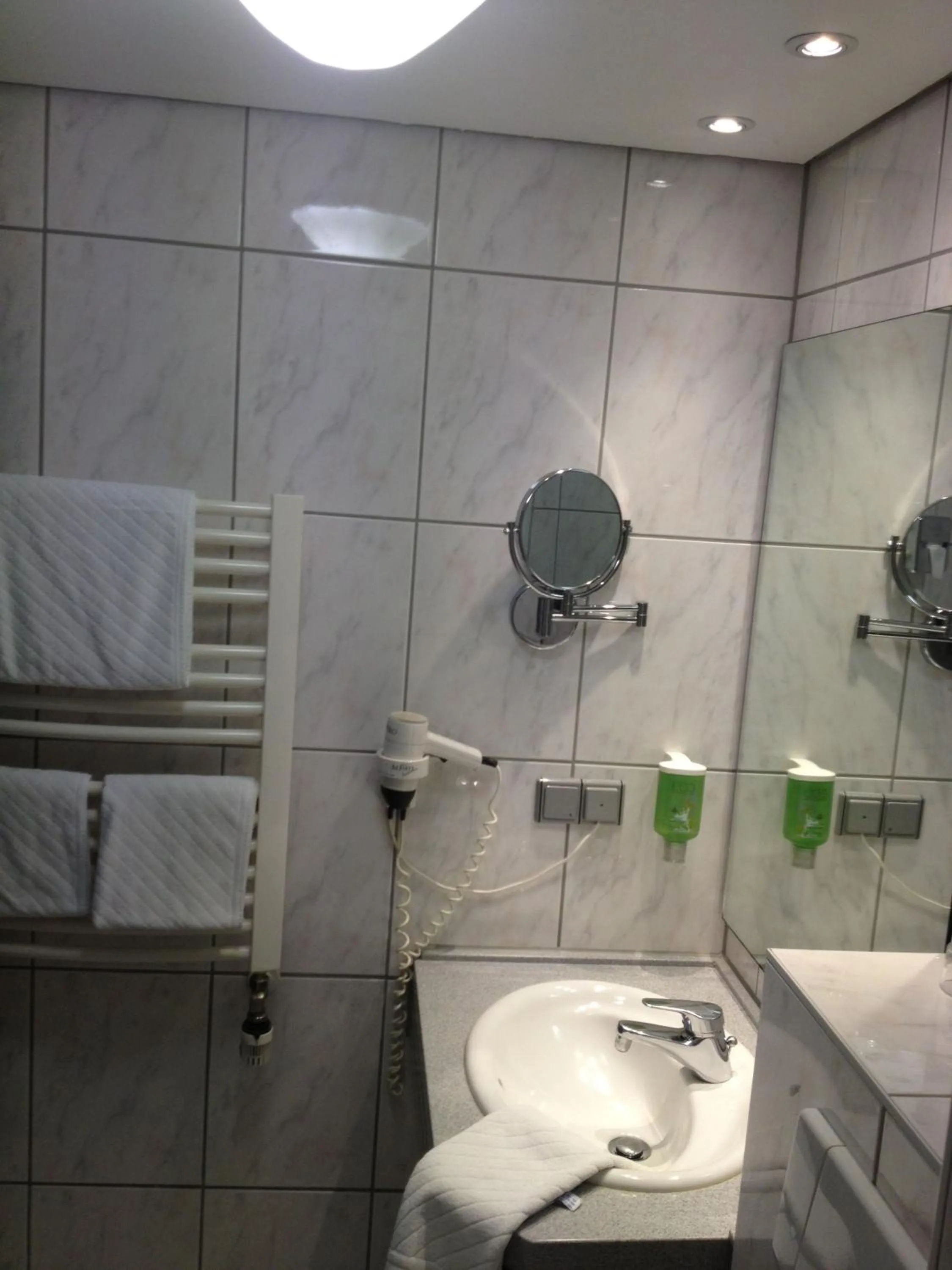 Bathroom in Parkhotel "Am Schänzchen"