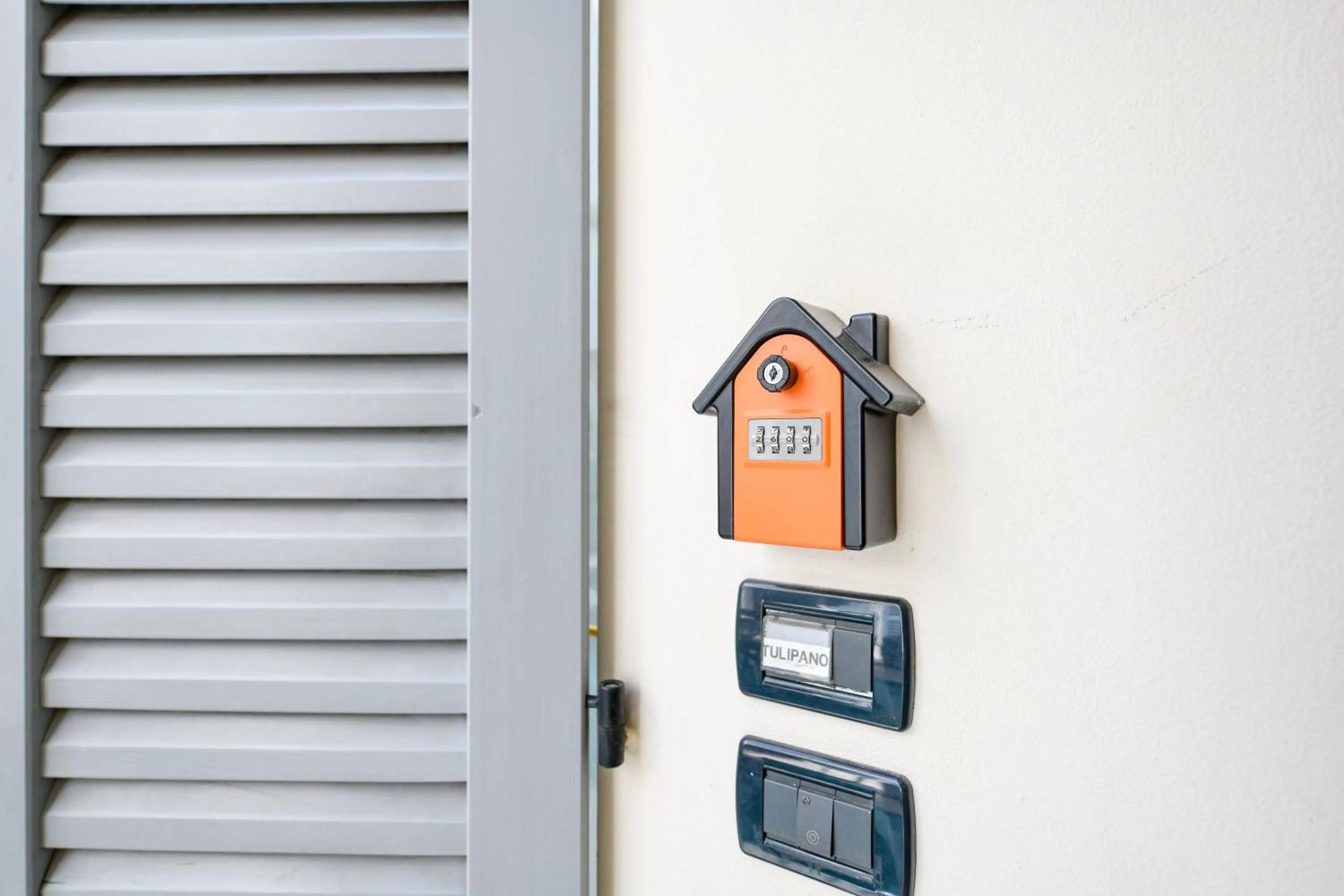 Decorative detail in Flowers Apartments