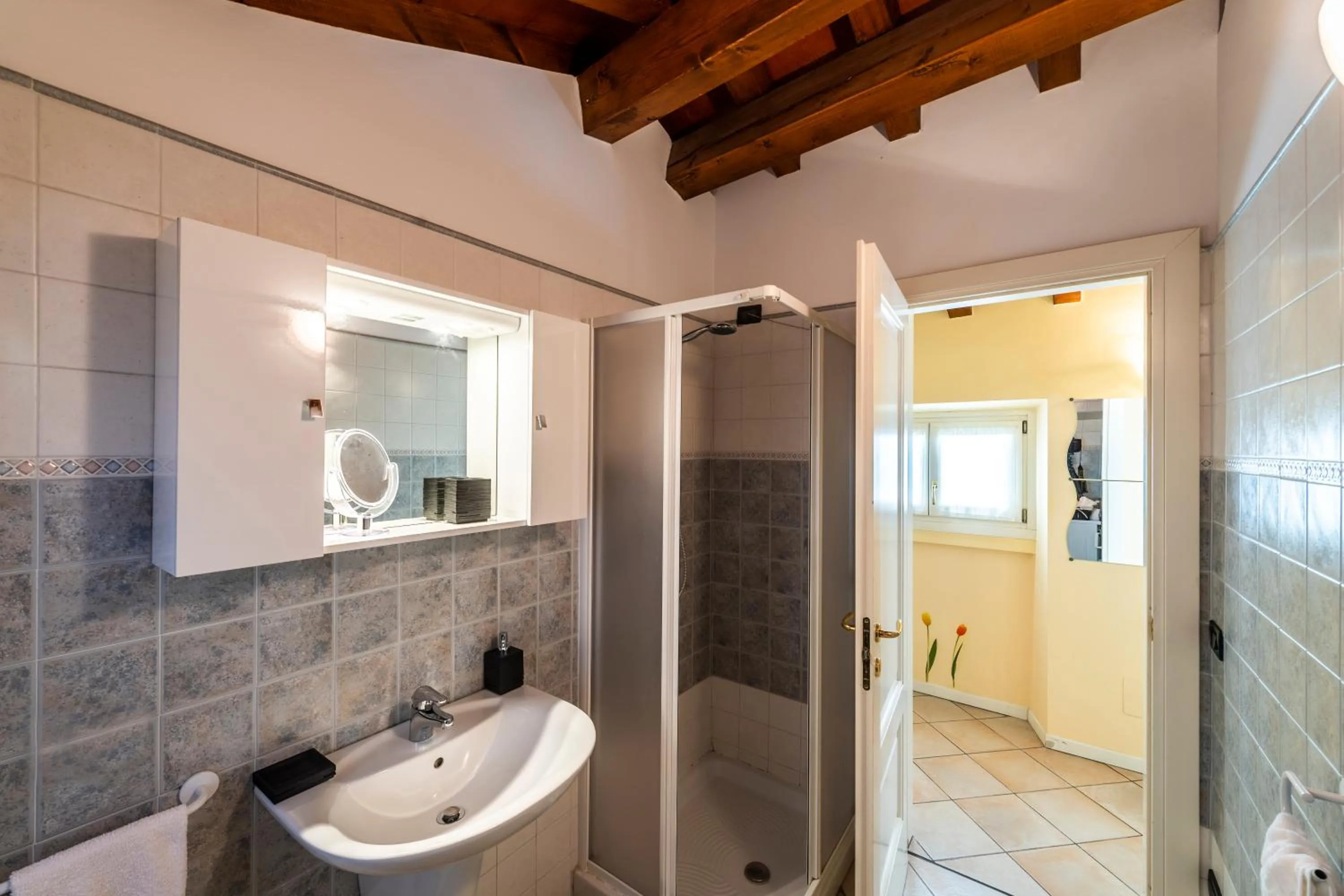 Shower in Flowers Apartments