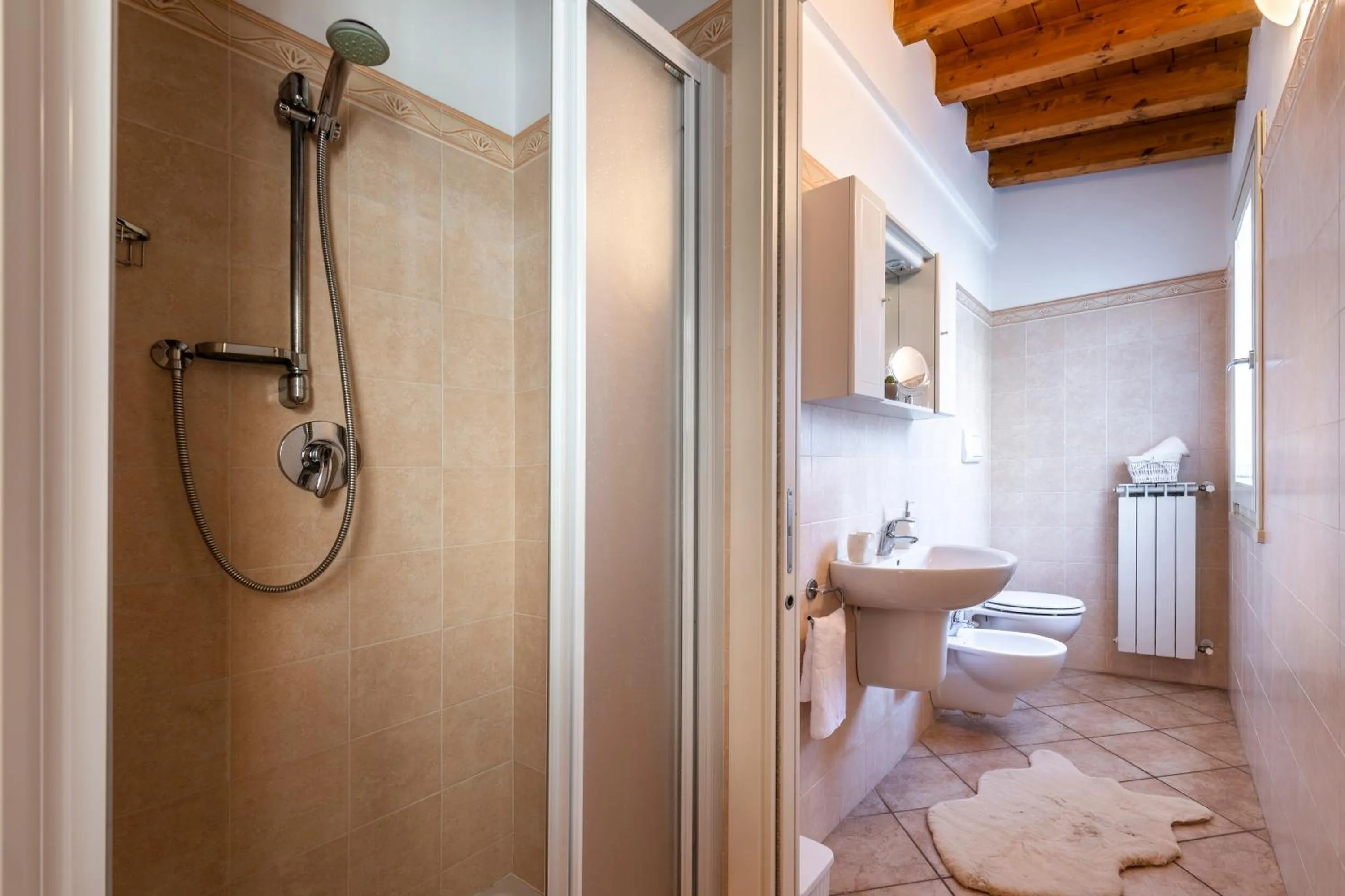 Shower in Flowers Apartments