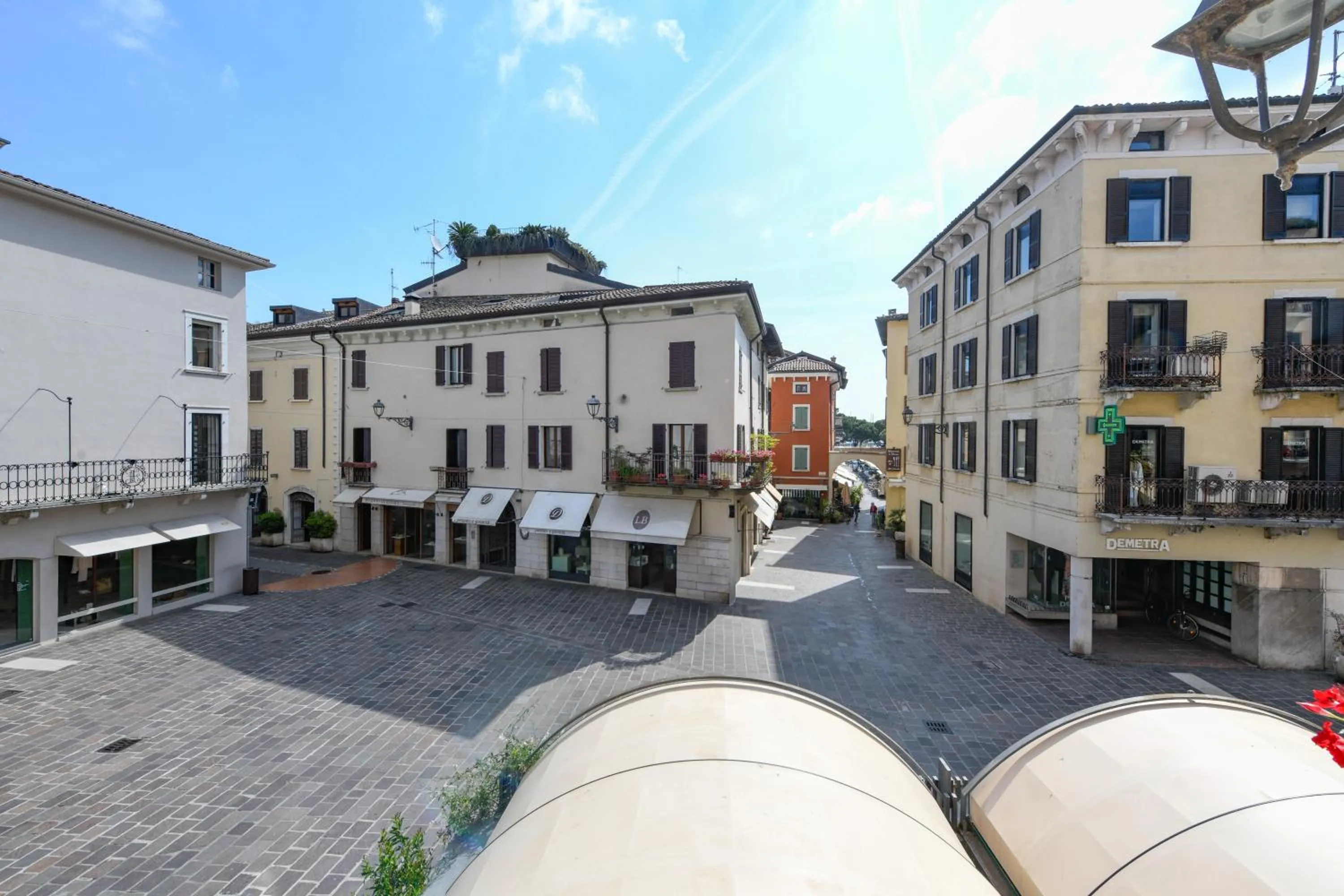 Neighbourhood in Flowers Apartments