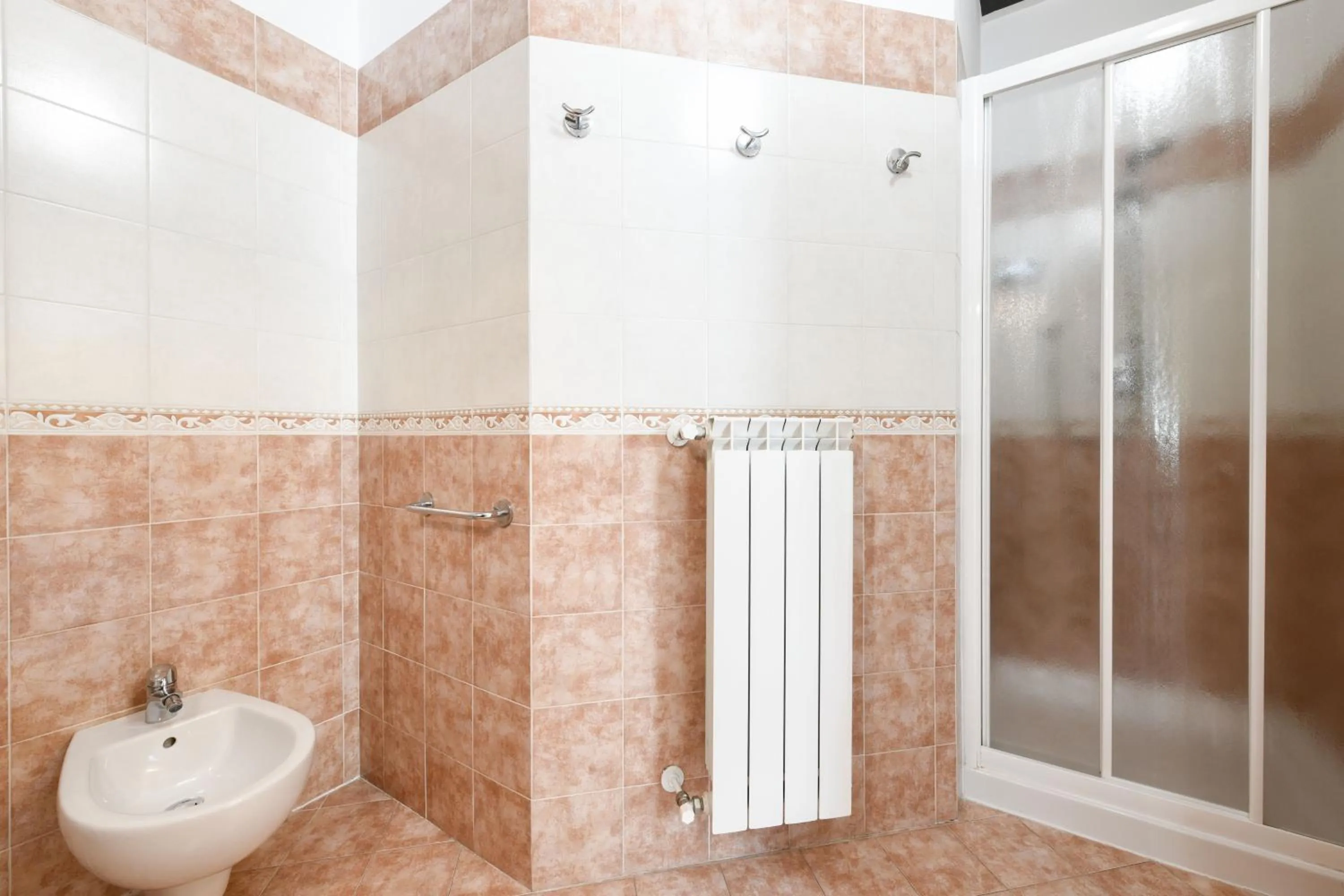 Shower in Flowers Apartments