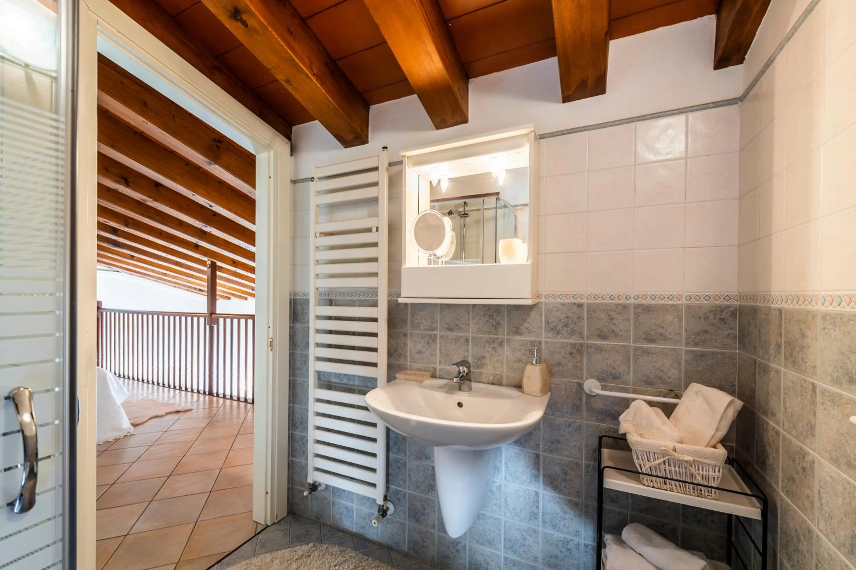 Bathroom in Flowers Apartments