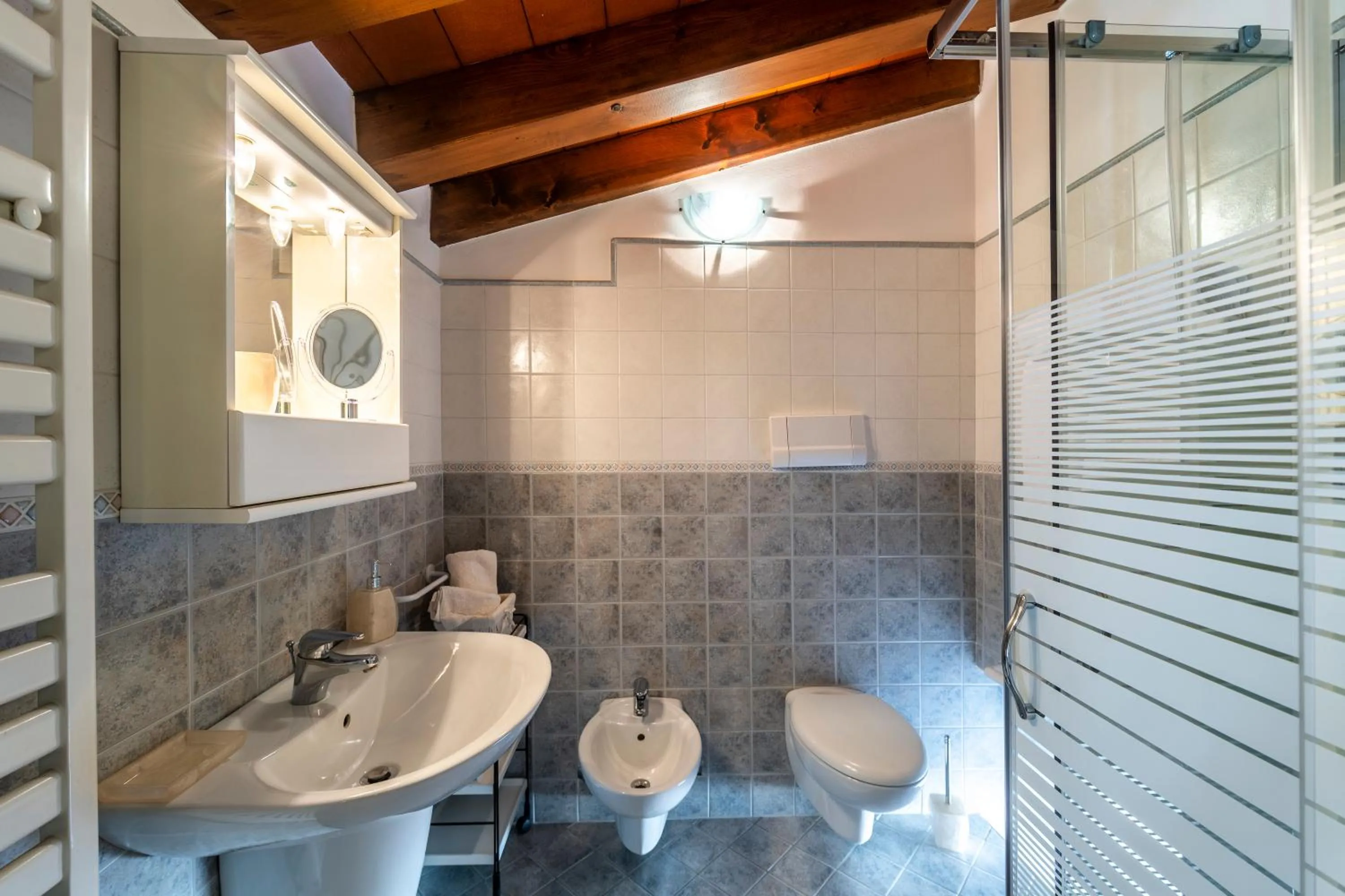 Shower in Flowers Apartments