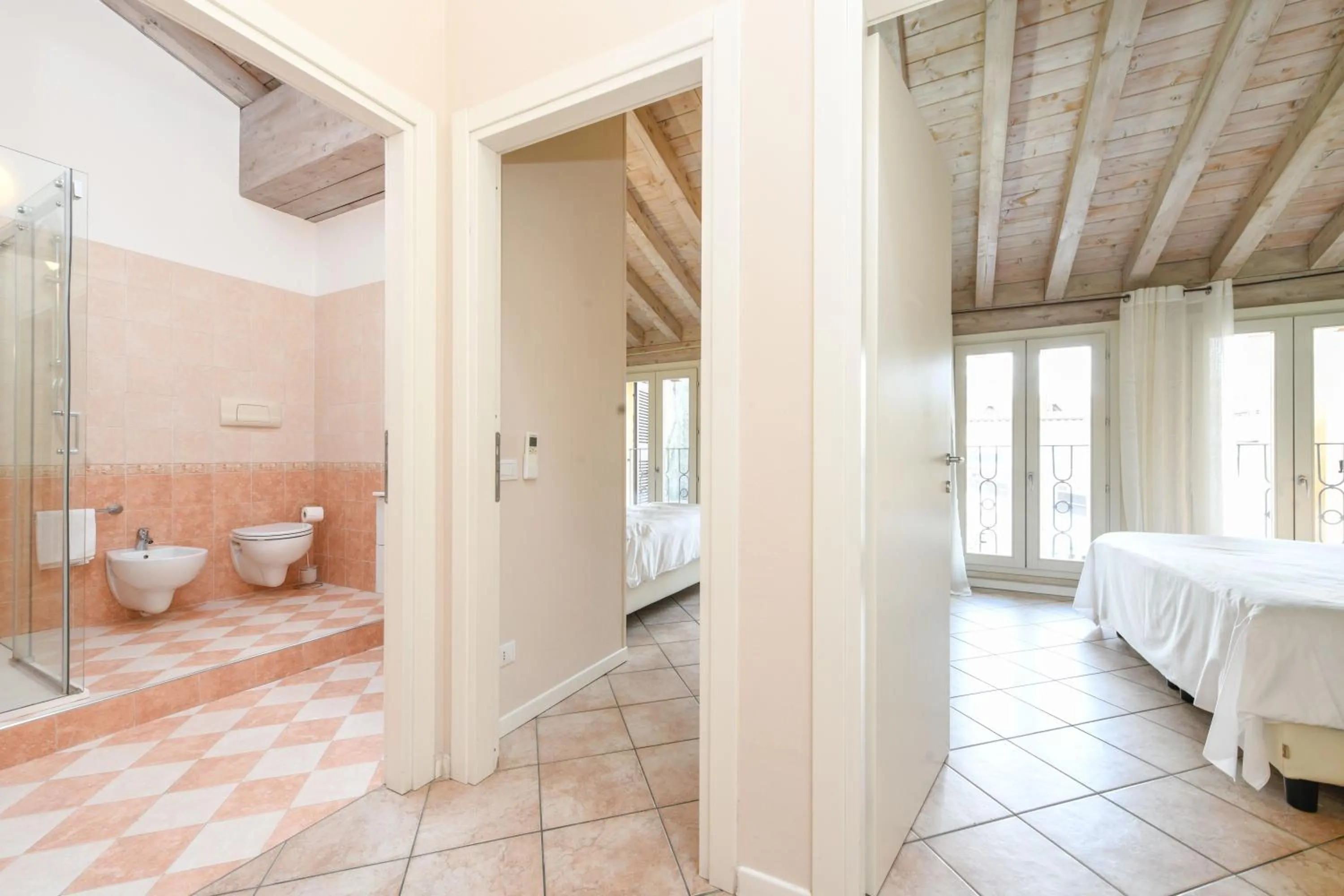 Bathroom in Flowers Apartments