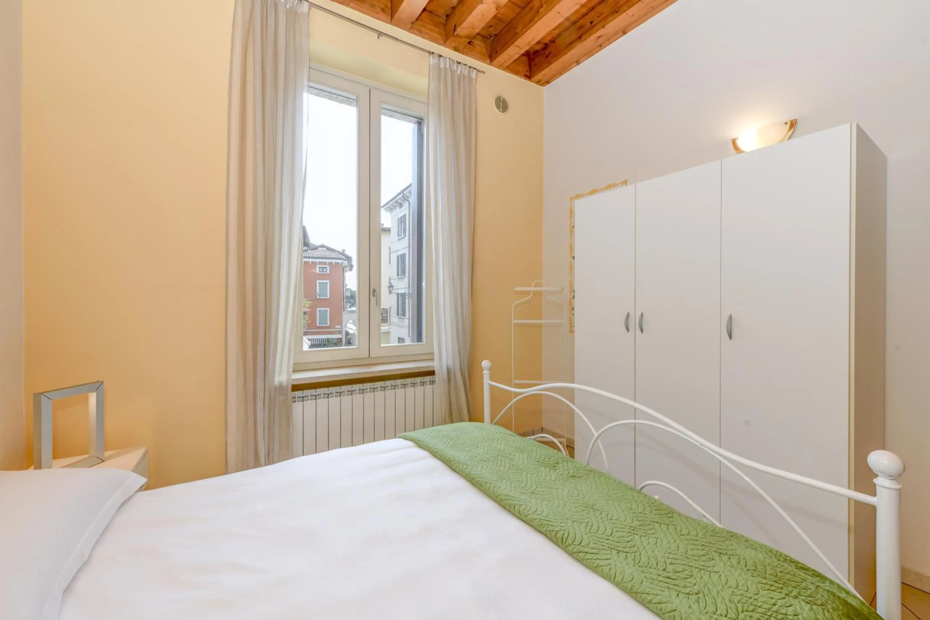 View (from property/room), Bed in Flowers Apartments