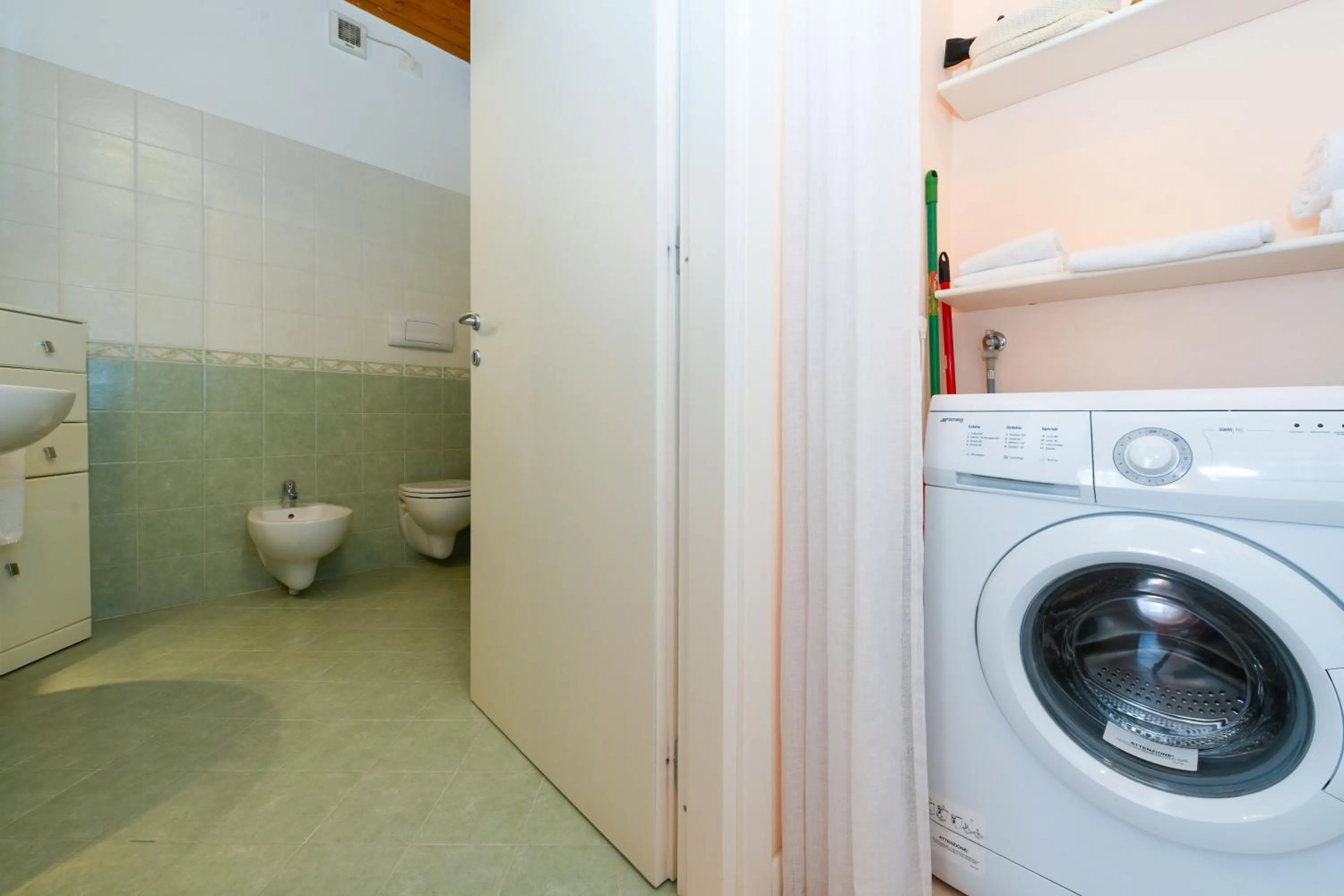 Bathroom in Flowers Apartments