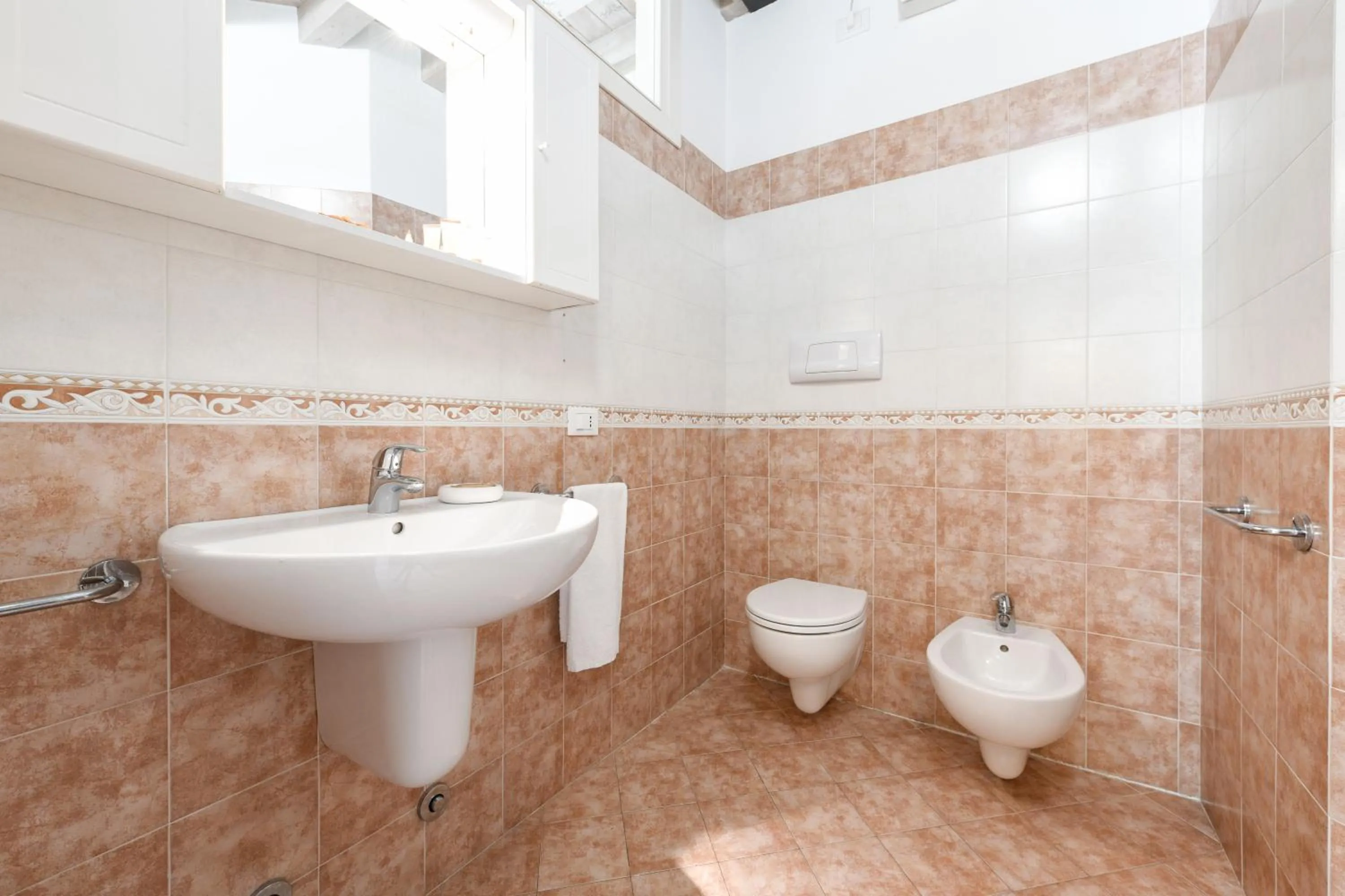 Bathroom in Flowers Apartments