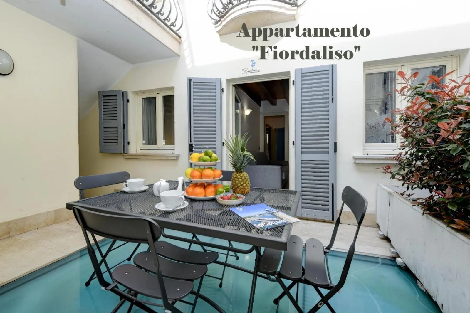 Inner courtyard view in Flowers Apartments