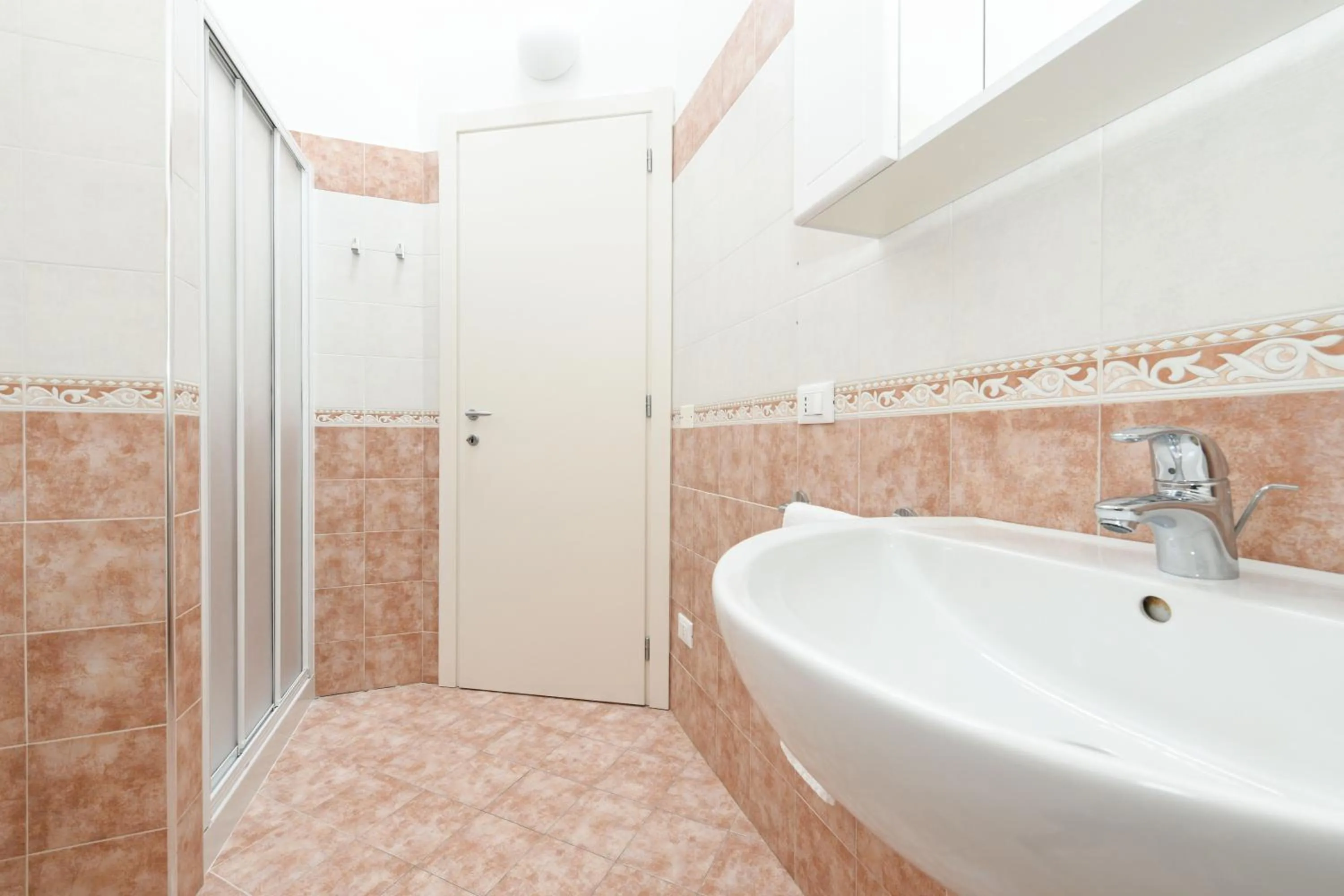 Shower in Flowers Apartments