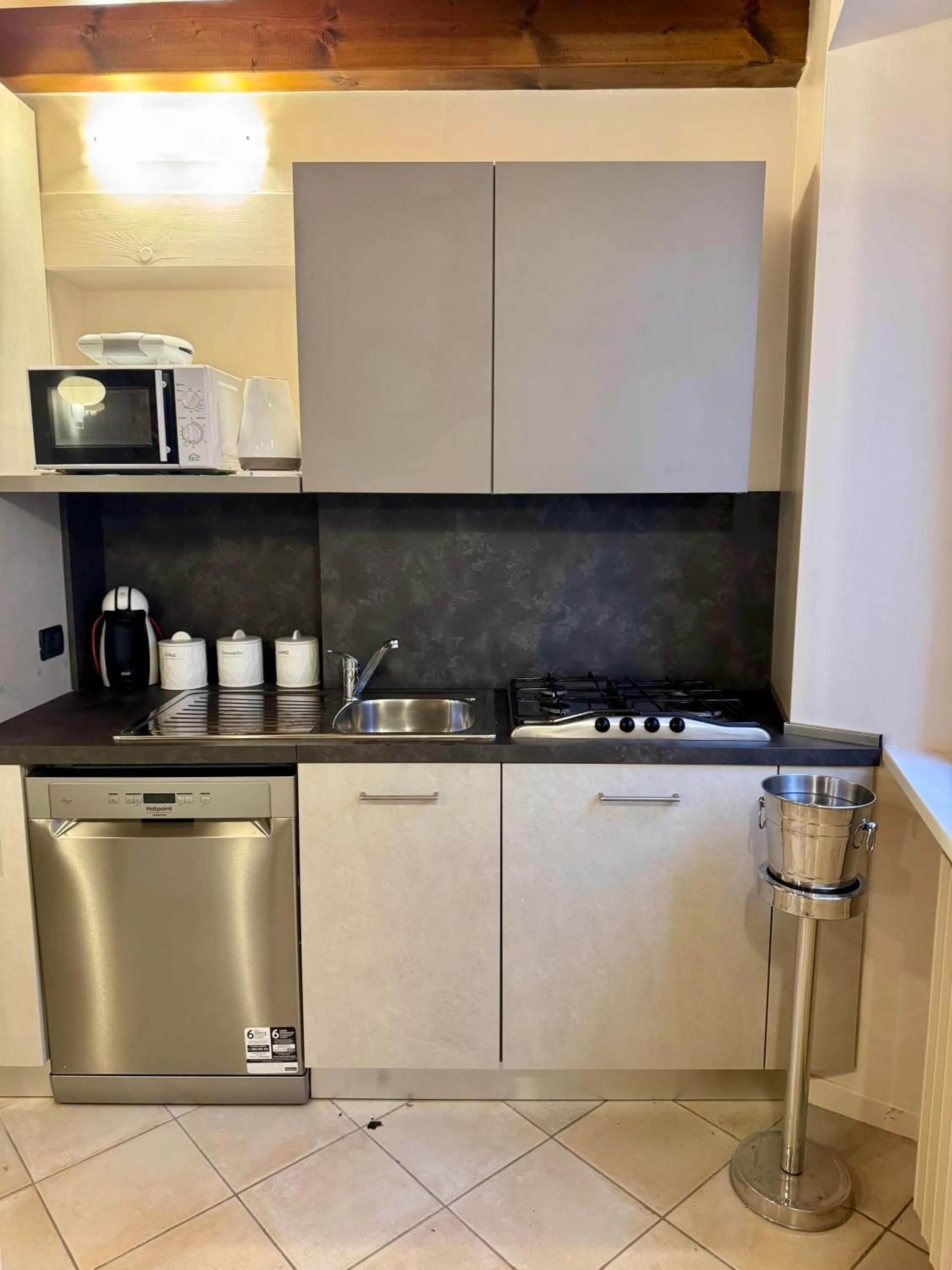 Coffee/tea facilities in Flowers Apartments