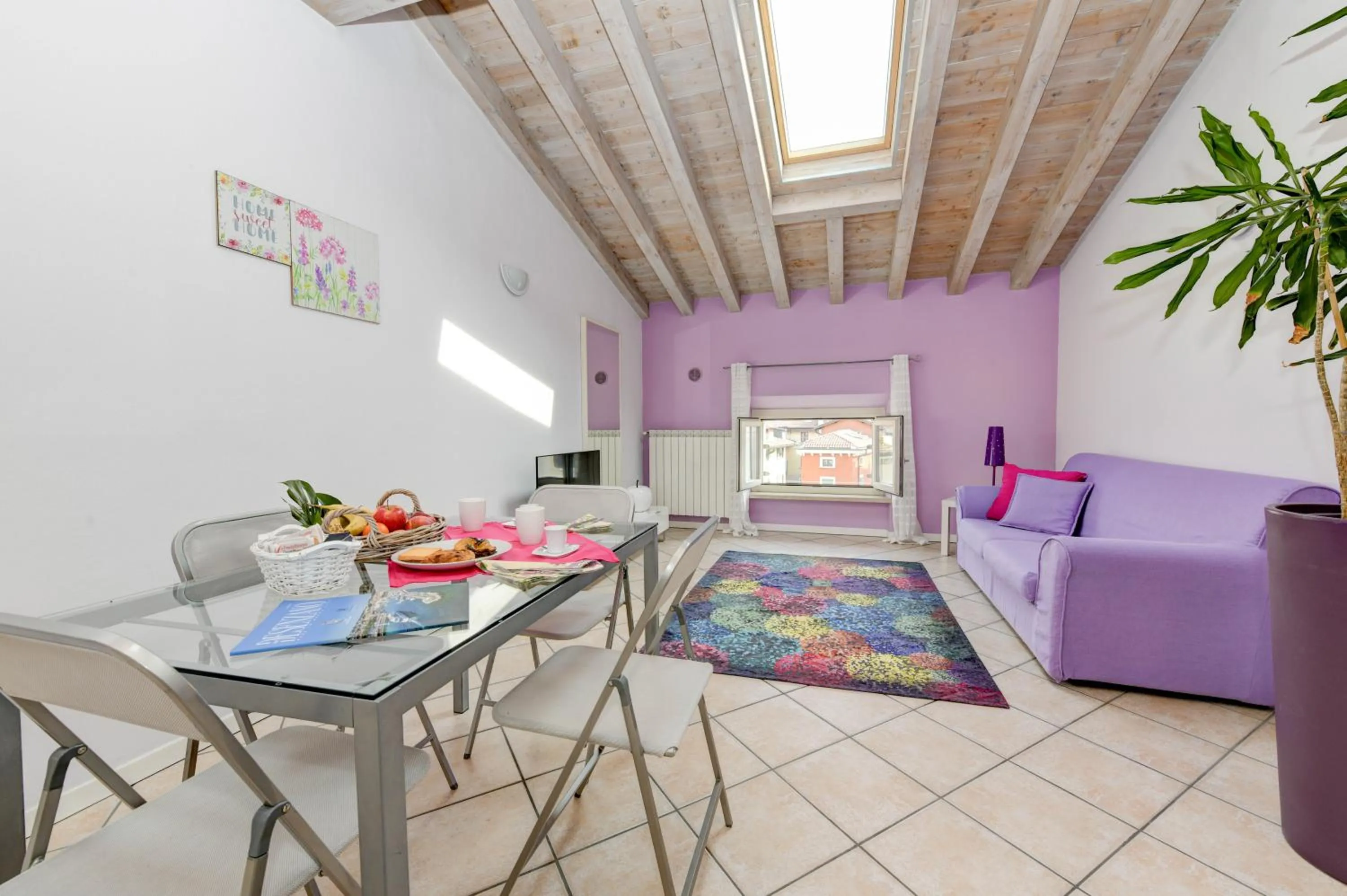 Seating area, Bed in Flowers Apartments