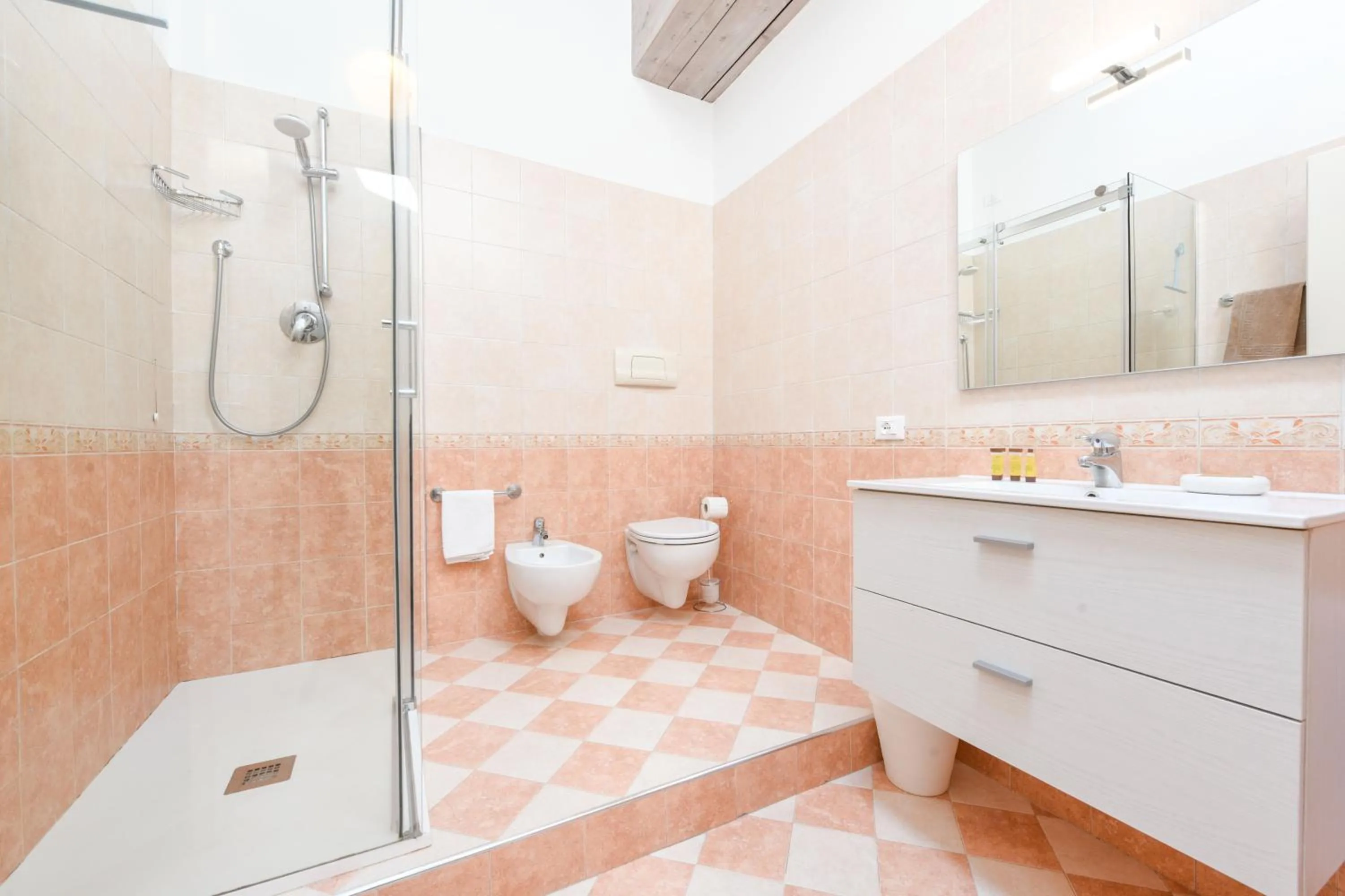 Shower in Flowers Apartments