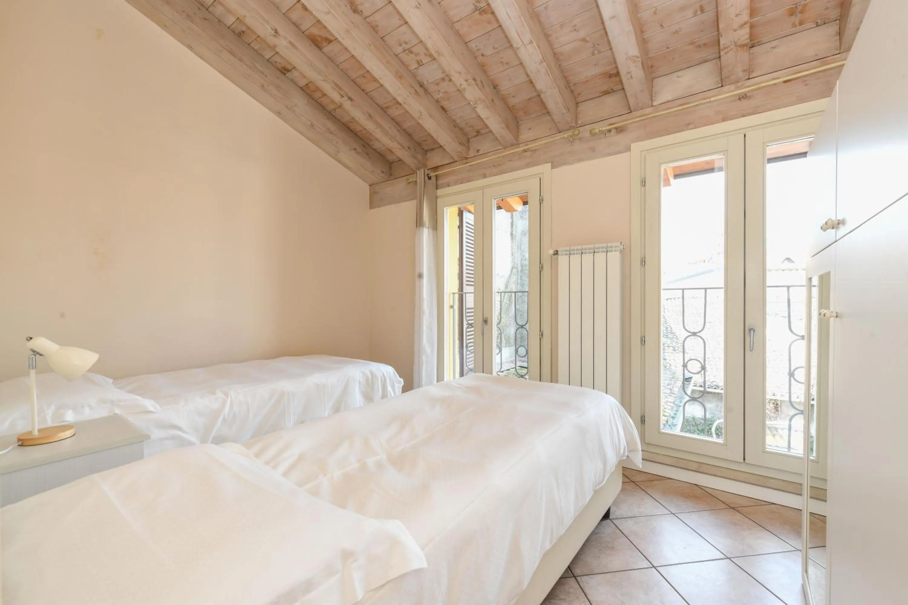 Bedroom, Bed in Flowers Apartments