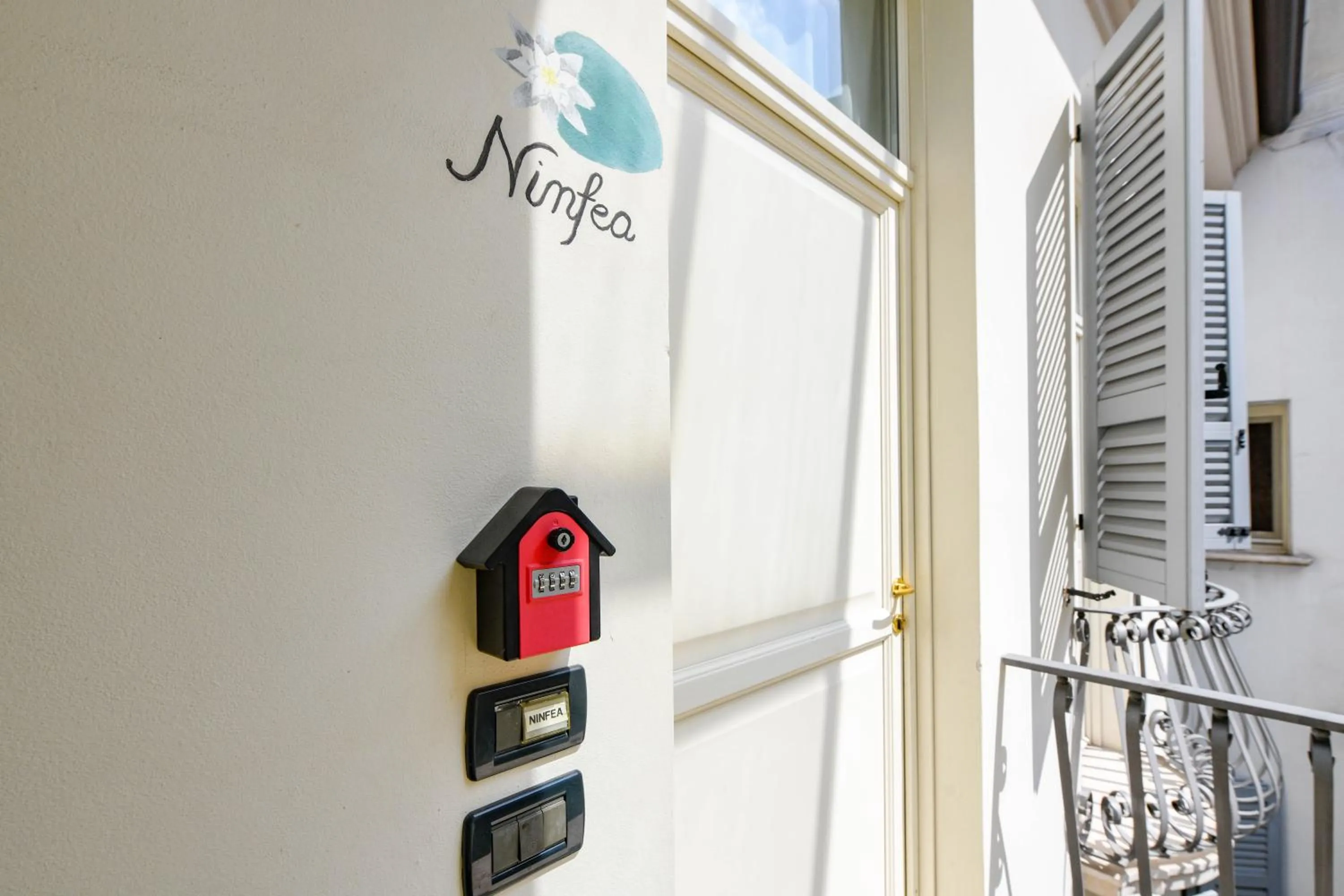 Decorative detail in Flowers Apartments