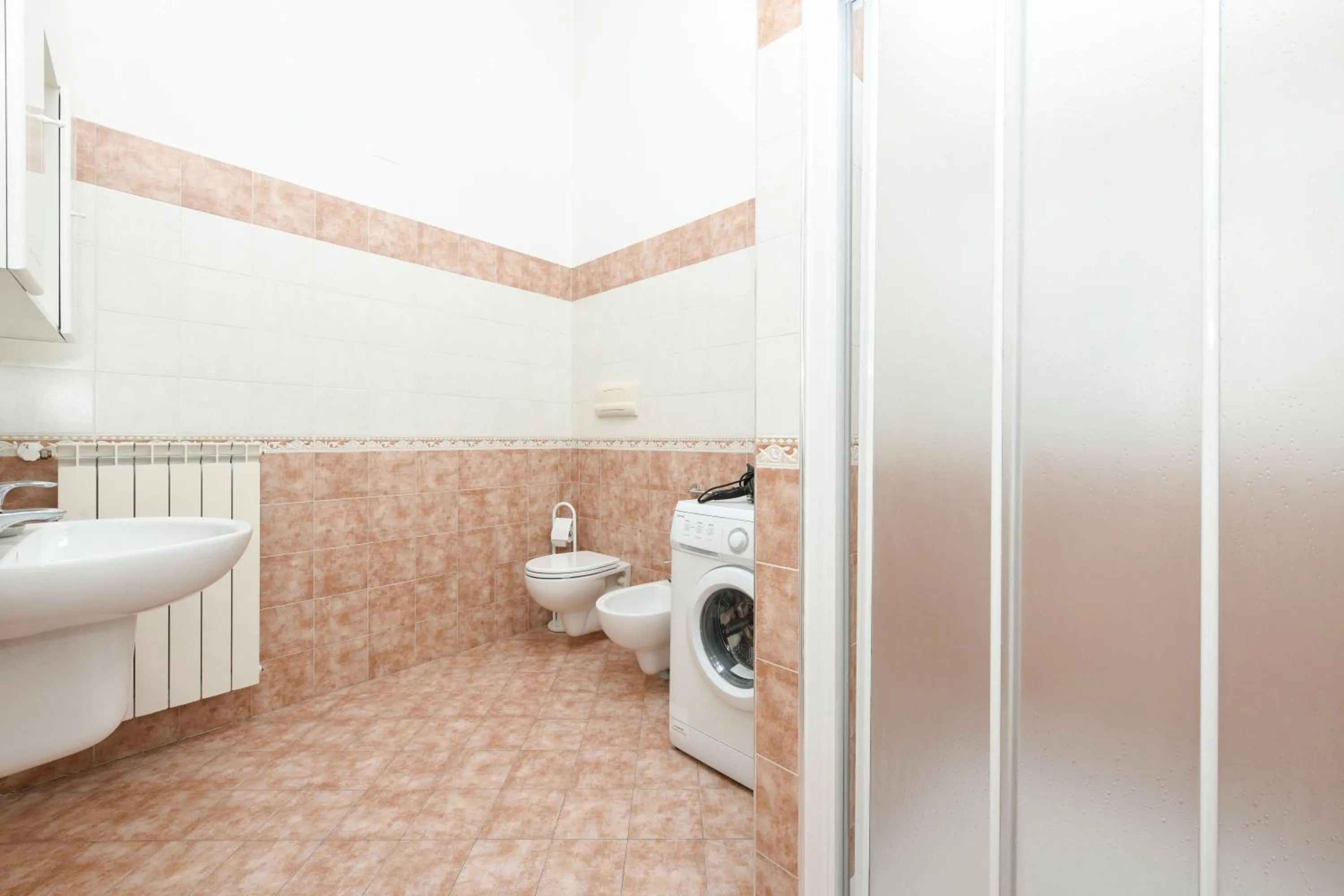 Shower in Flowers Apartments