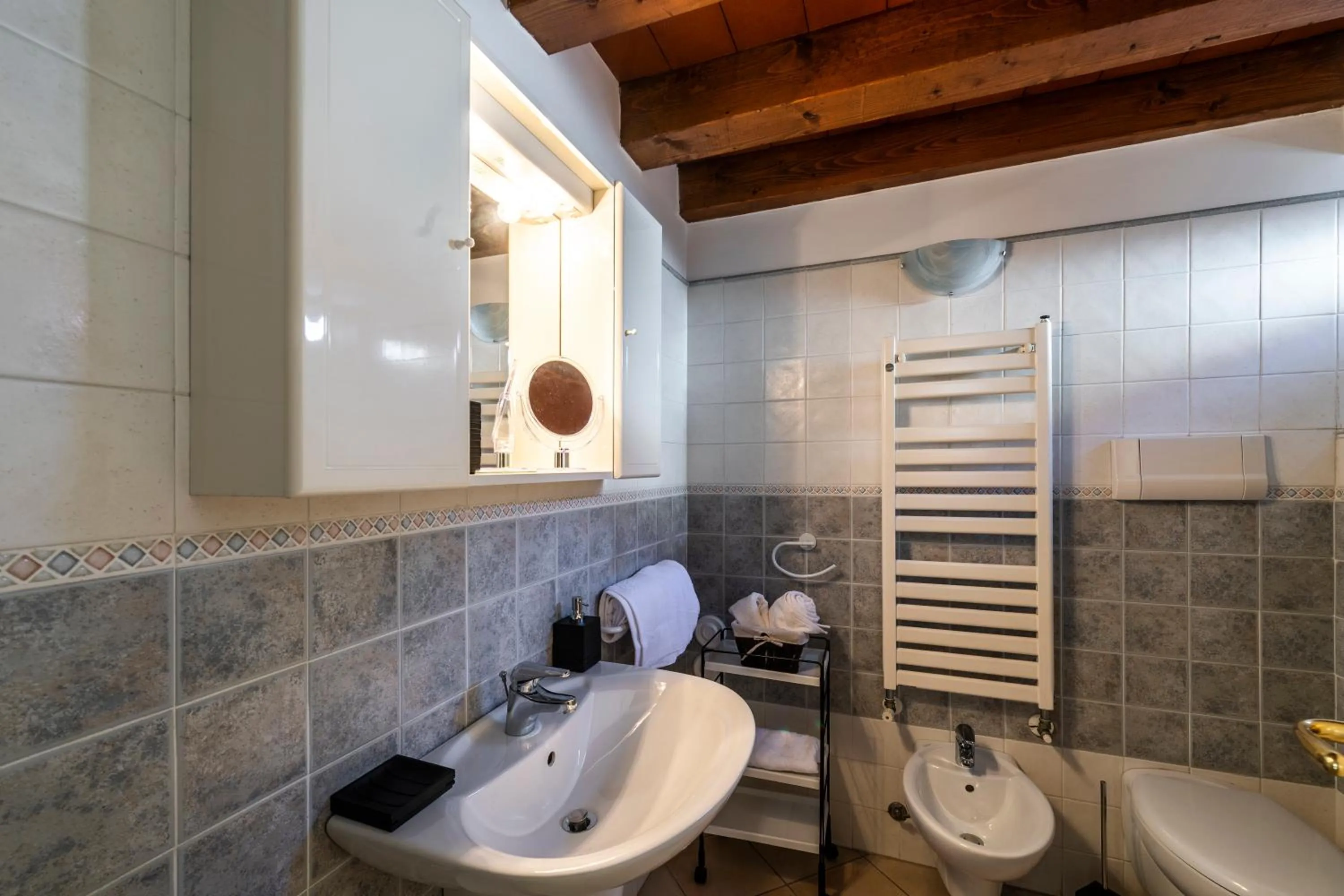Bathroom in Flowers Apartments
