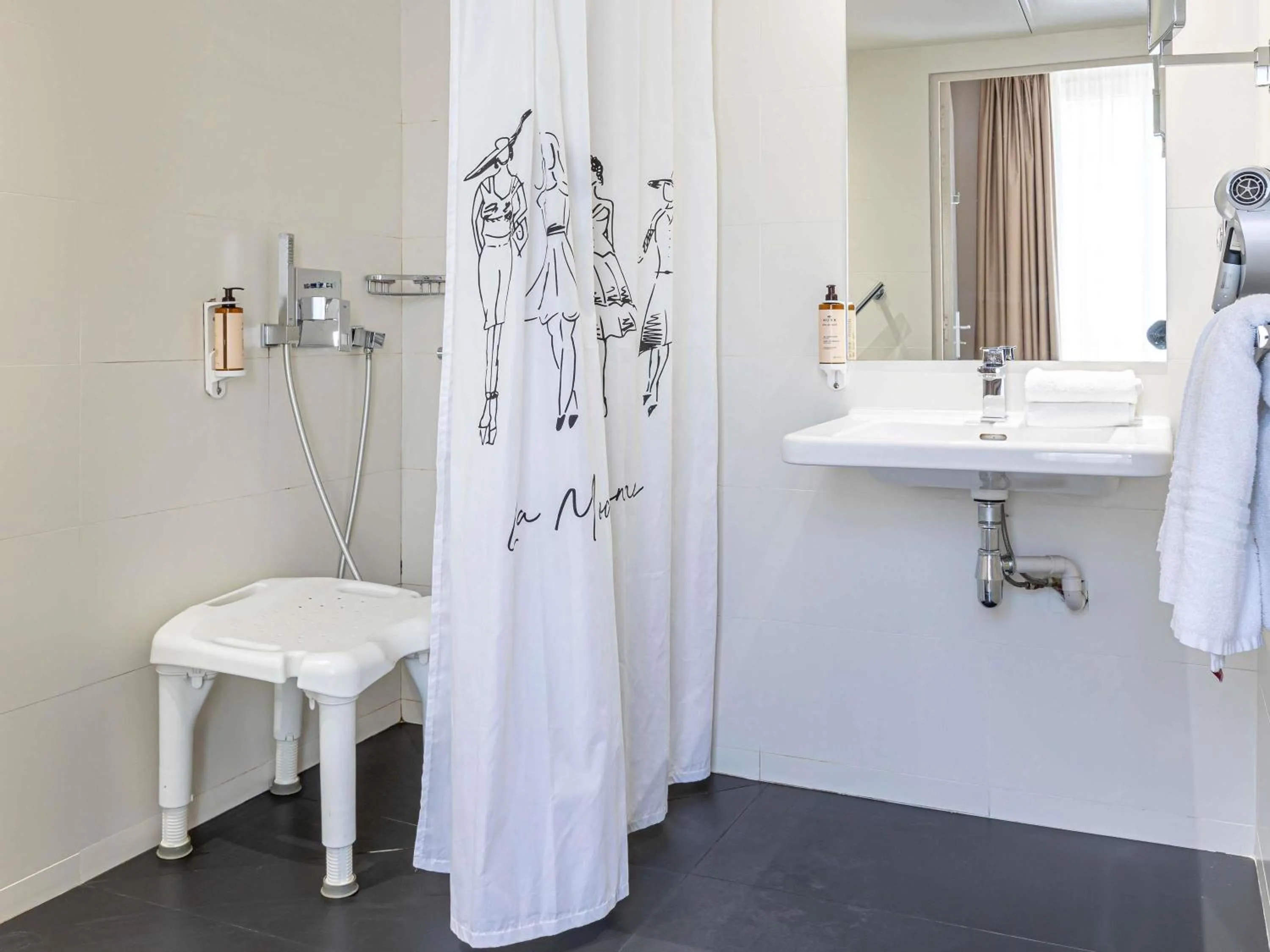 Bedroom in Mercure Paris Place d'Italie