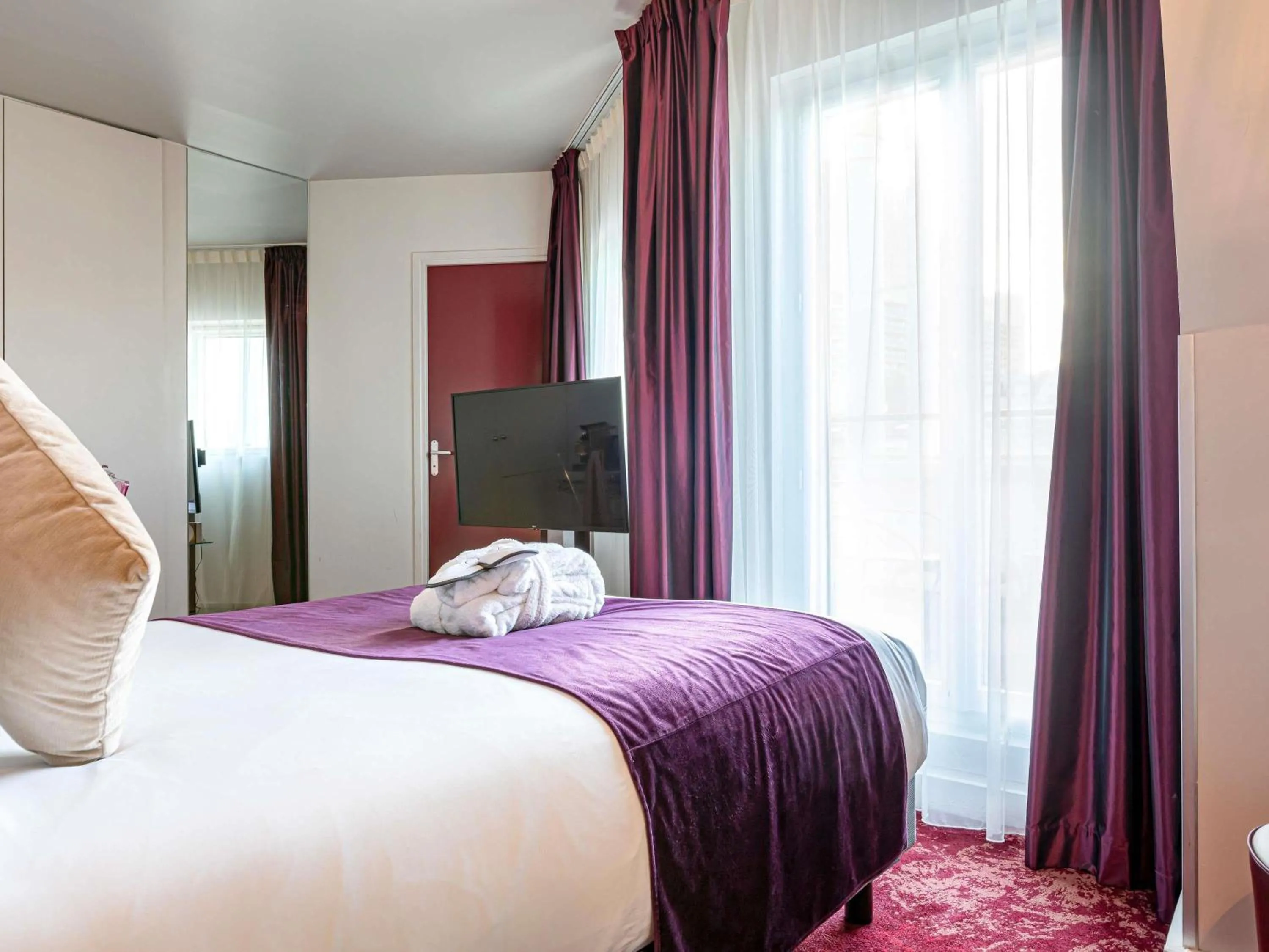 Bedroom, Bed in Mercure Paris Place d'Italie