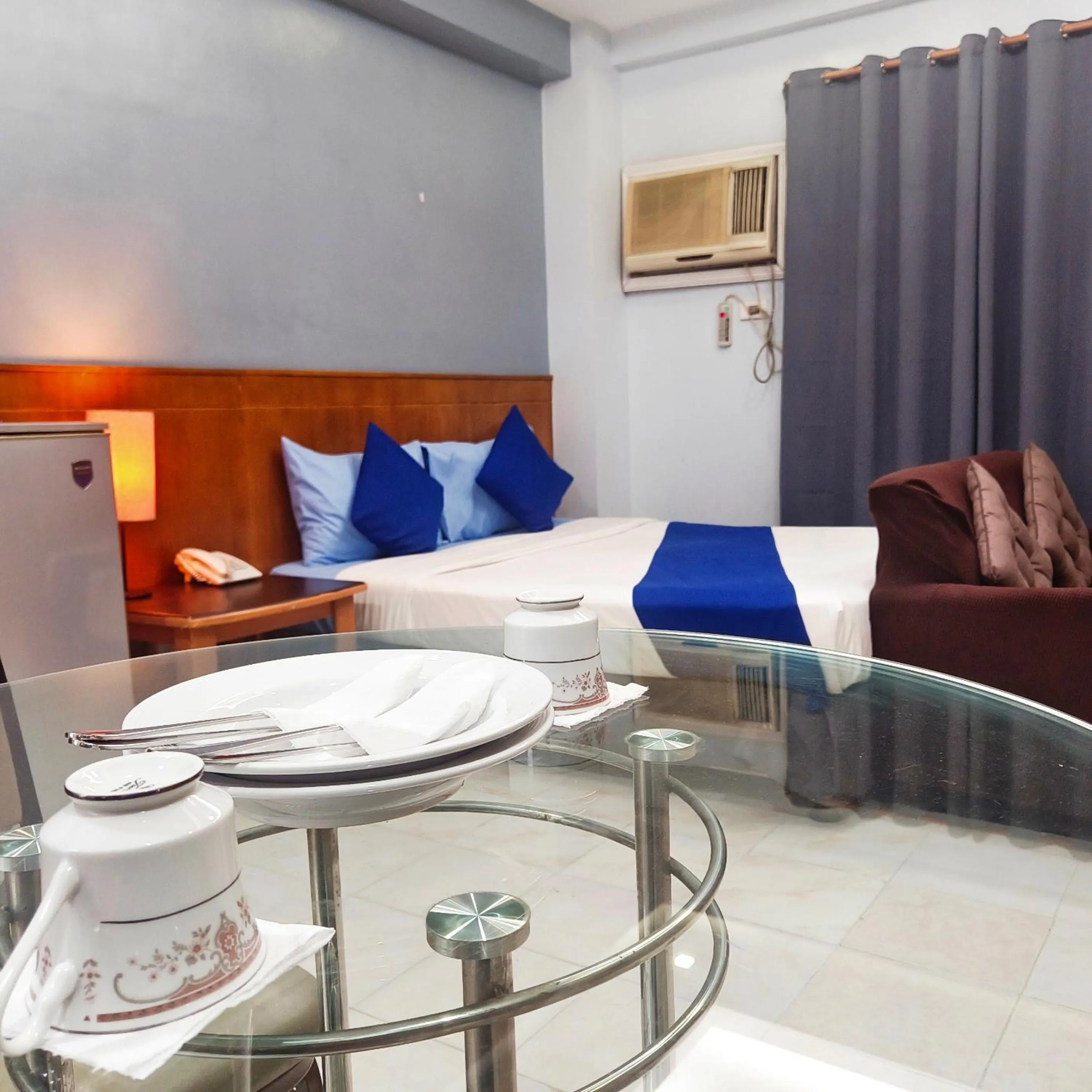 Bed in Alley 8 Makati