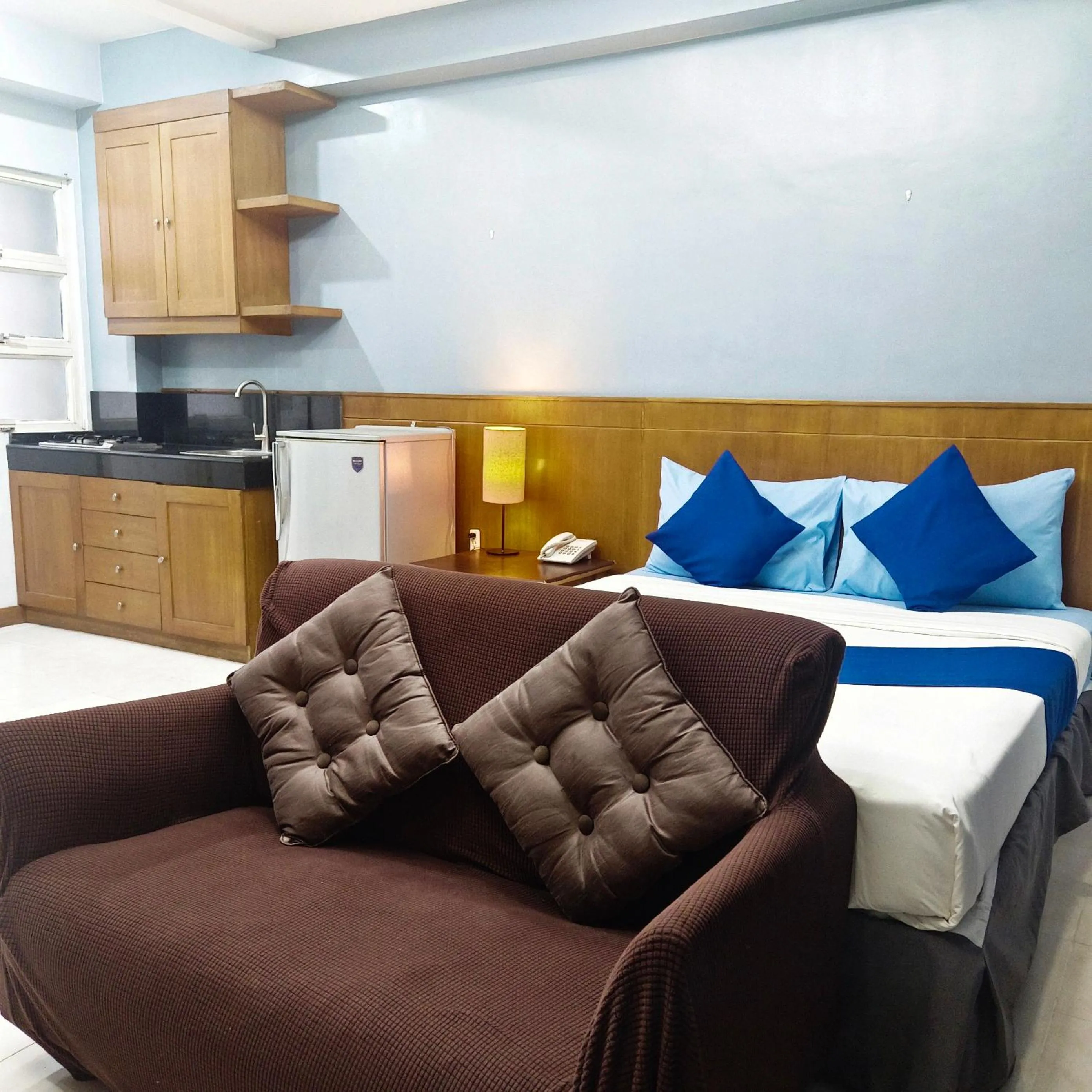 Bed in Alley 8 Makati