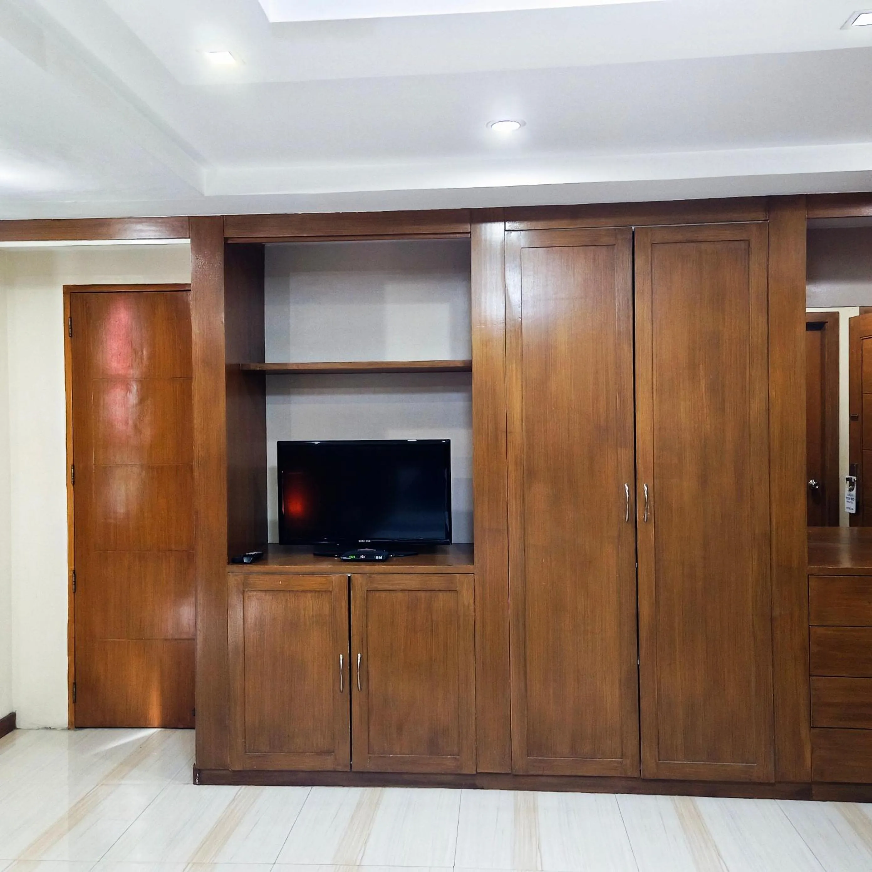 TV and multimedia in Alley 8 Makati