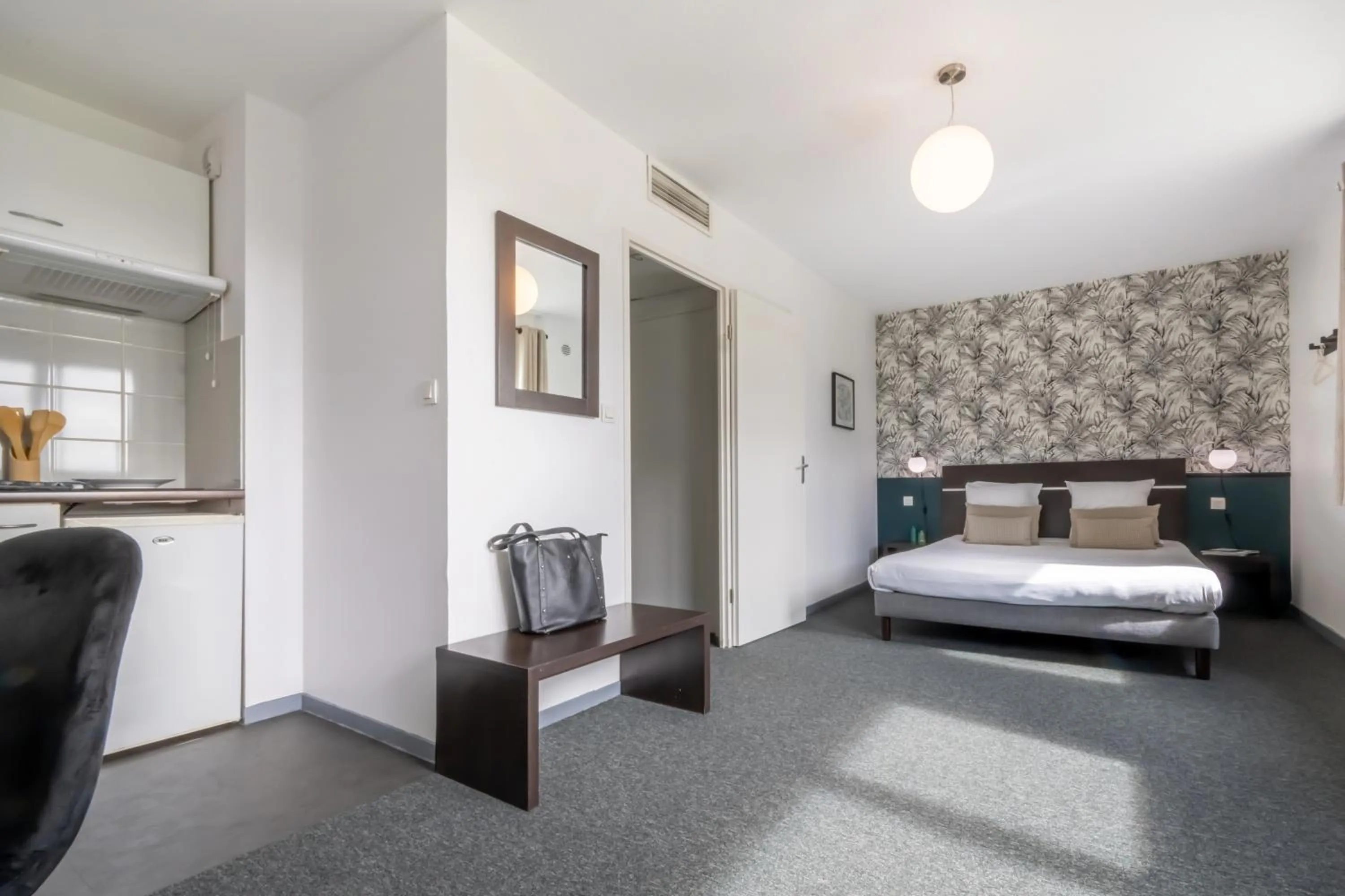 Bedroom, Bed in Nemea Appart Hotel Toulouse Aéroport