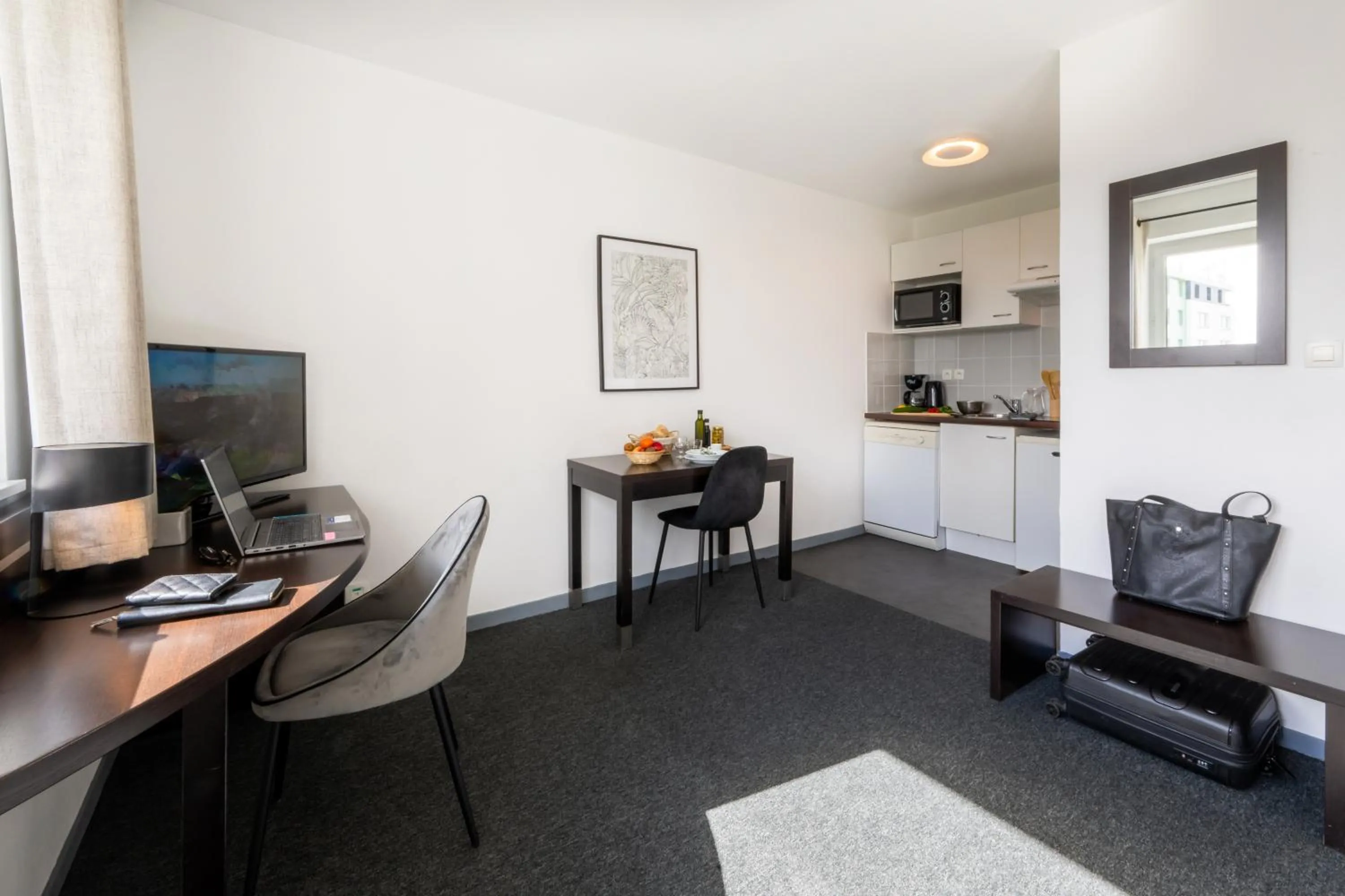 Seating area in Nemea Appart Hotel Toulouse Aéroport