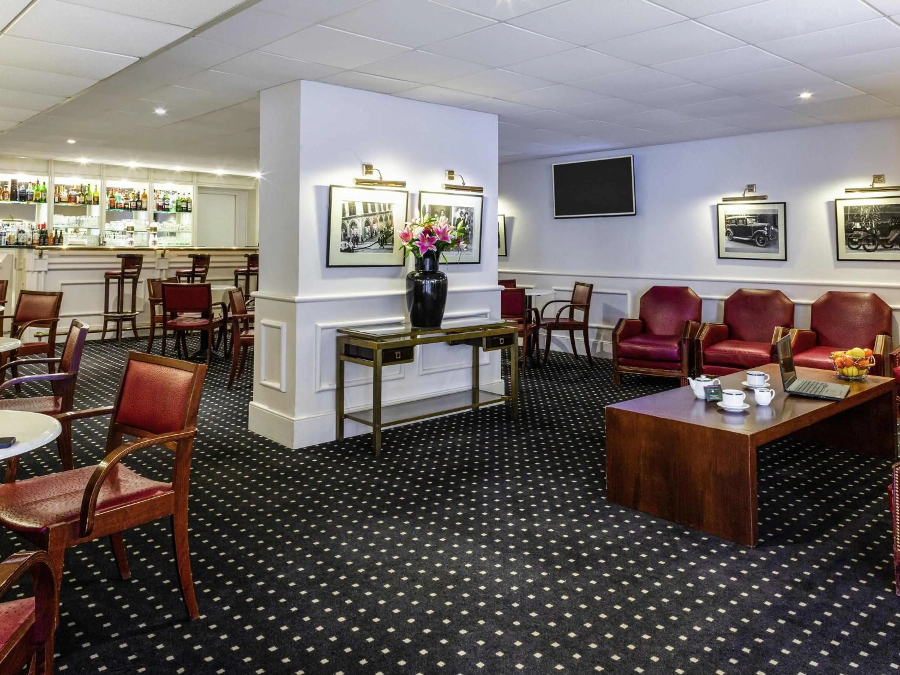 Lounge or bar in Mercure Lourdes Impérial