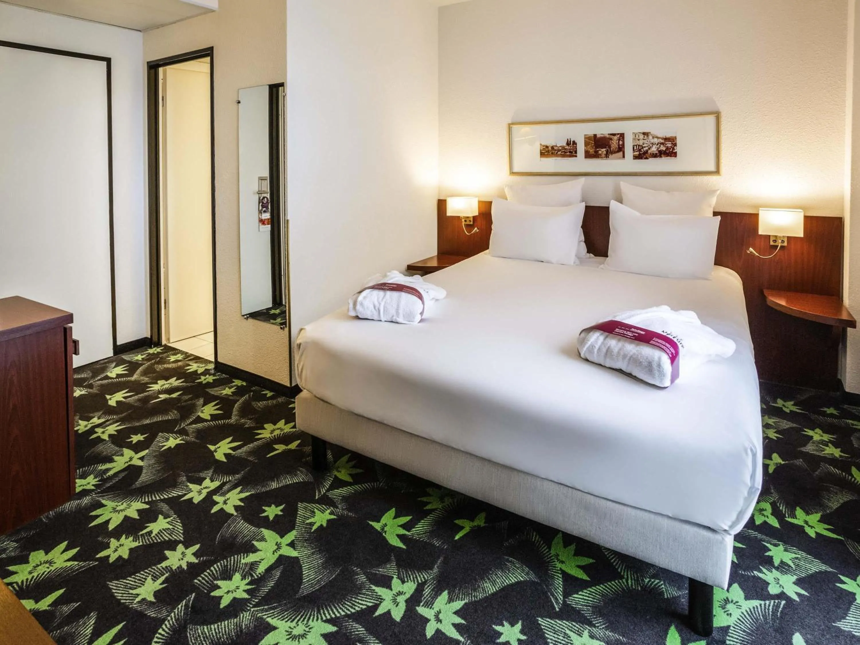 Bedroom, Bed in Mercure Lourdes Impérial