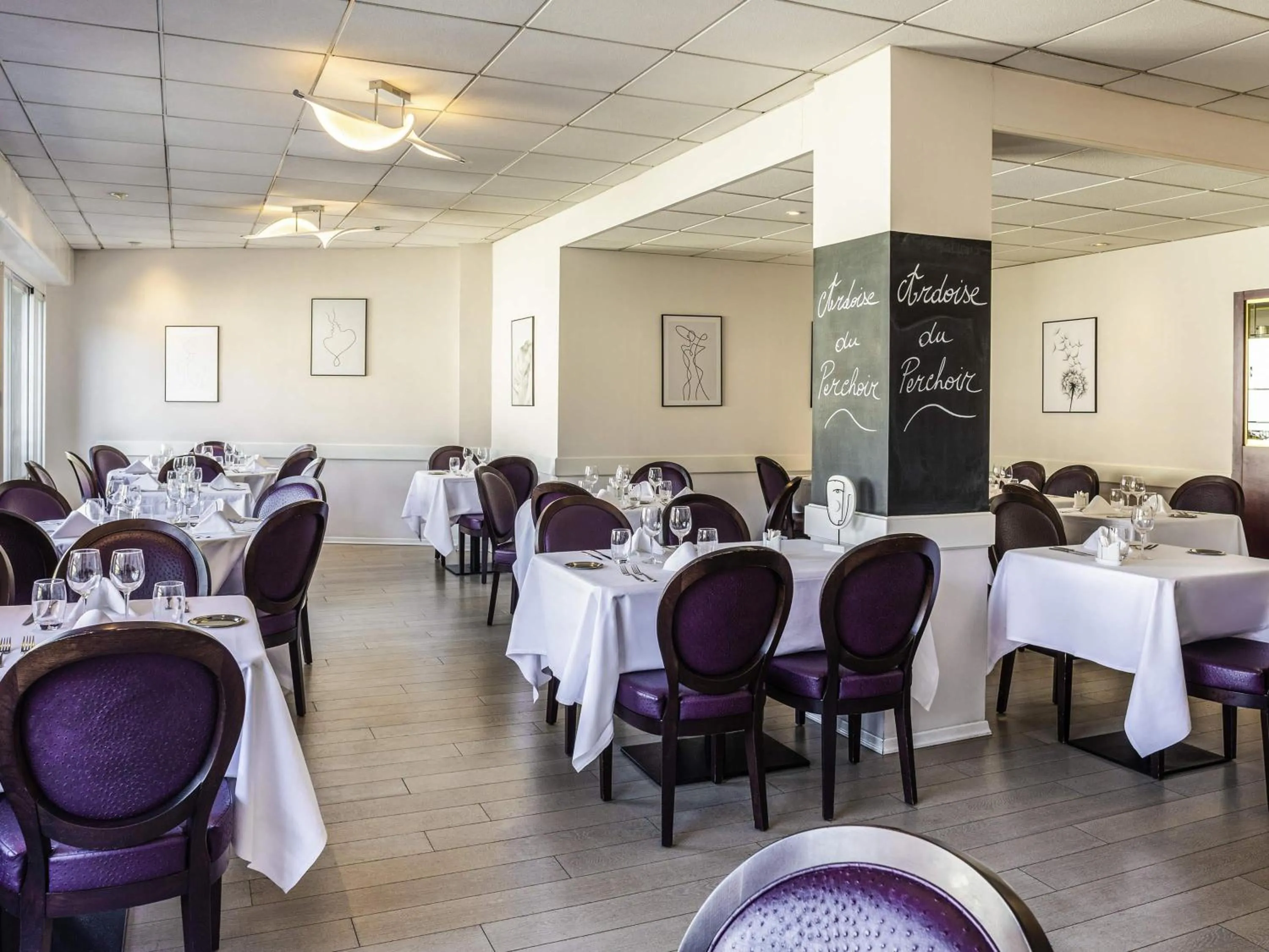 Restaurant/places to eat in Mercure Lourdes Impérial