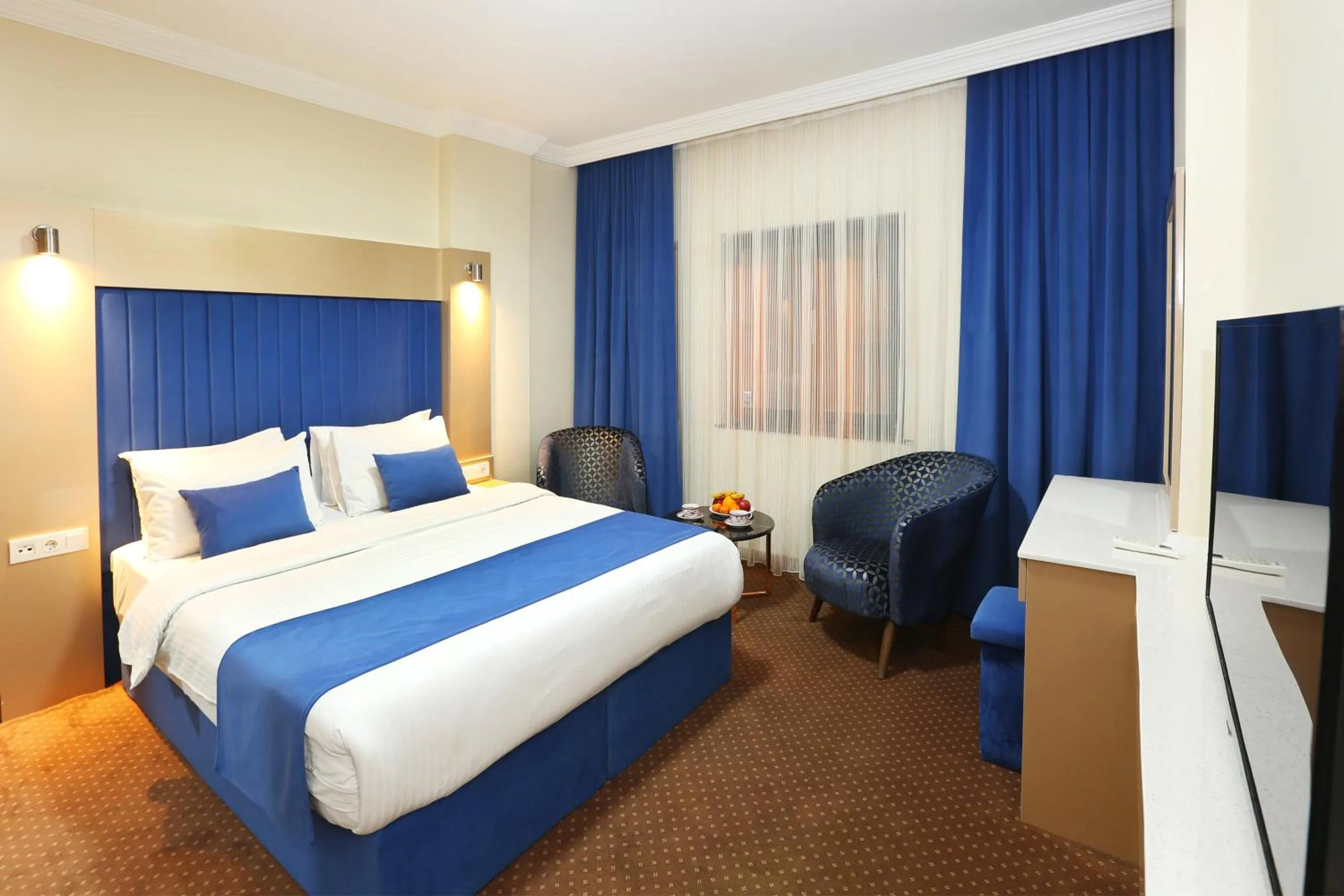 Photo of the whole room, Bed in Taksim ABC Hotel