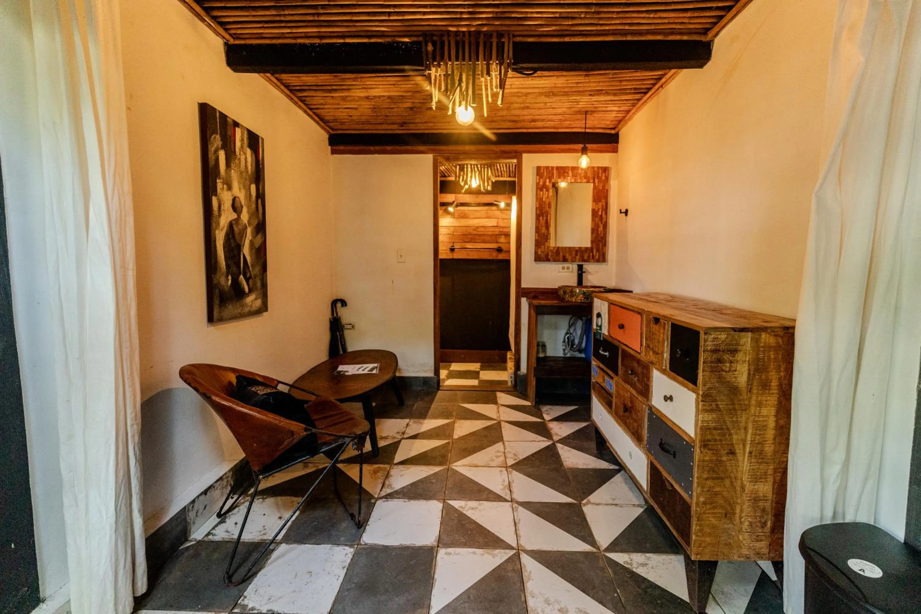 Living room in Saboga Lodge
