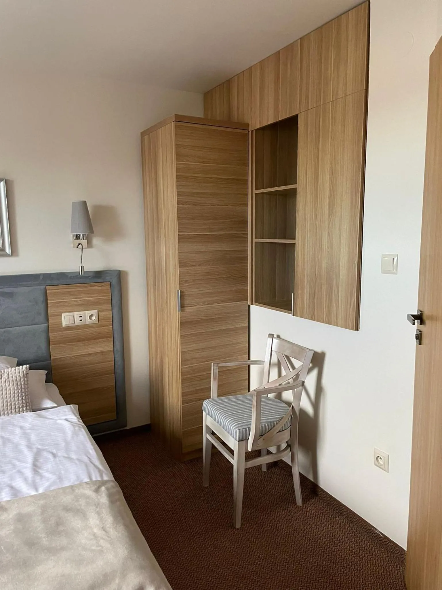 wardrobe, Bed in Hotel Kahlberg