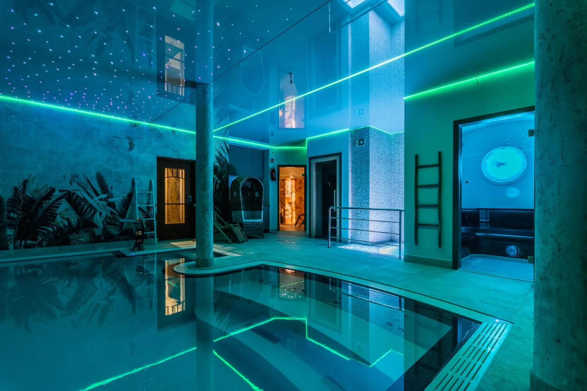 Swimming pool in Hotel Kahlberg