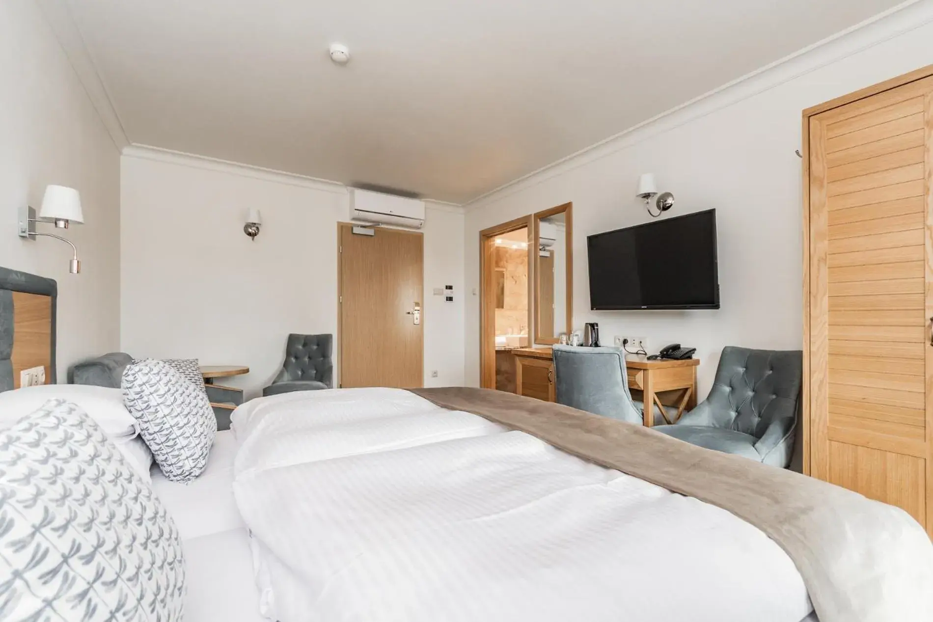 Deluxe Double Room with Balcony in Hotel Kahlberg Deluxe Double Room with Balcony in Hotel Kahlberg