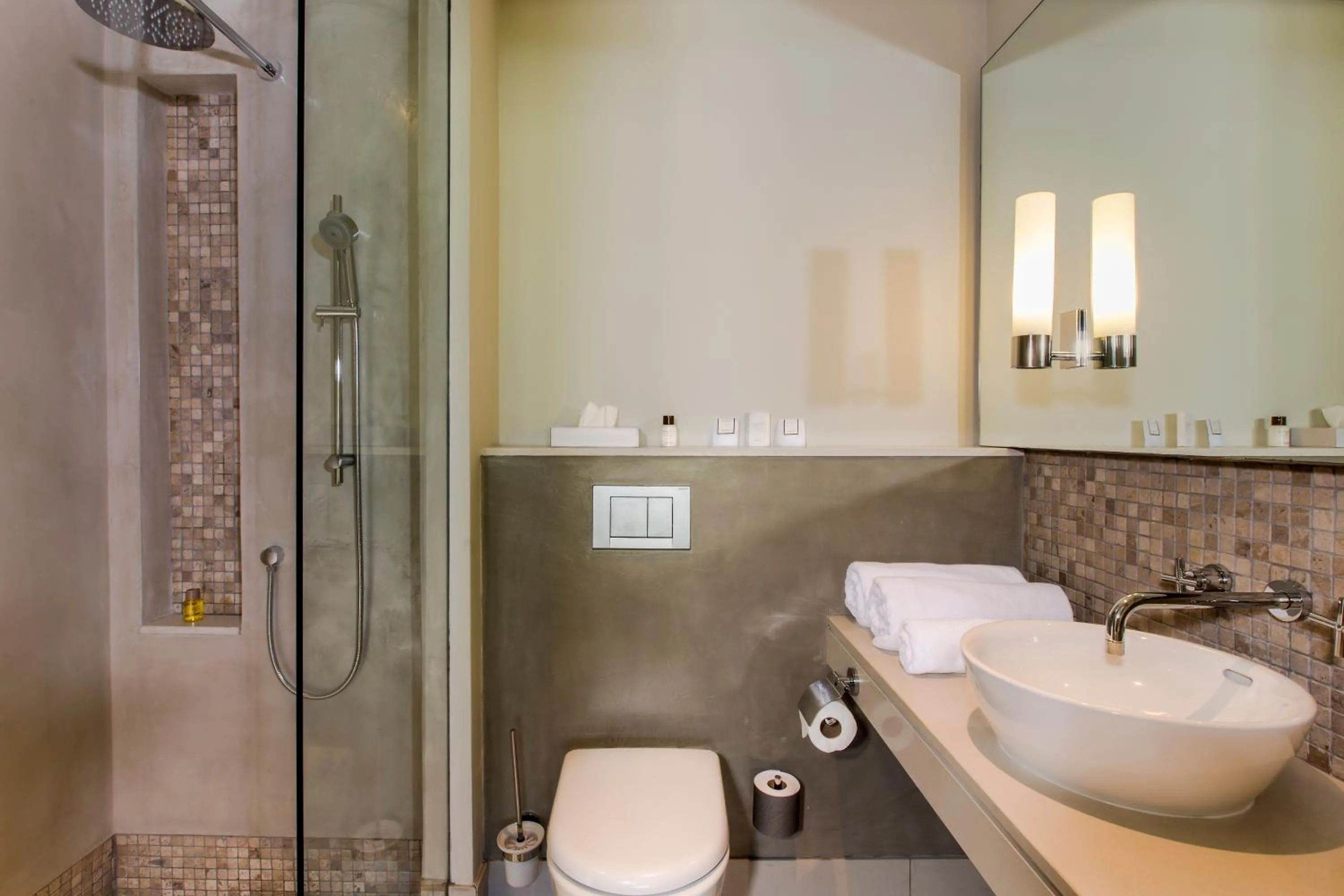 Shower in Anahita Golf & Spa Resort