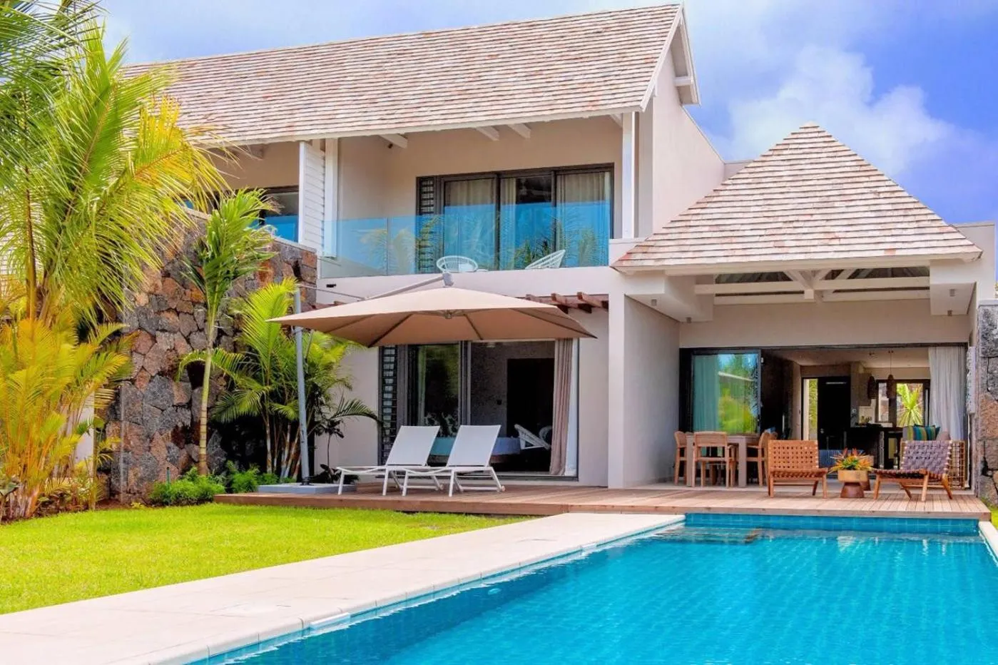 Swimming pool in Anahita Golf & Spa Resort