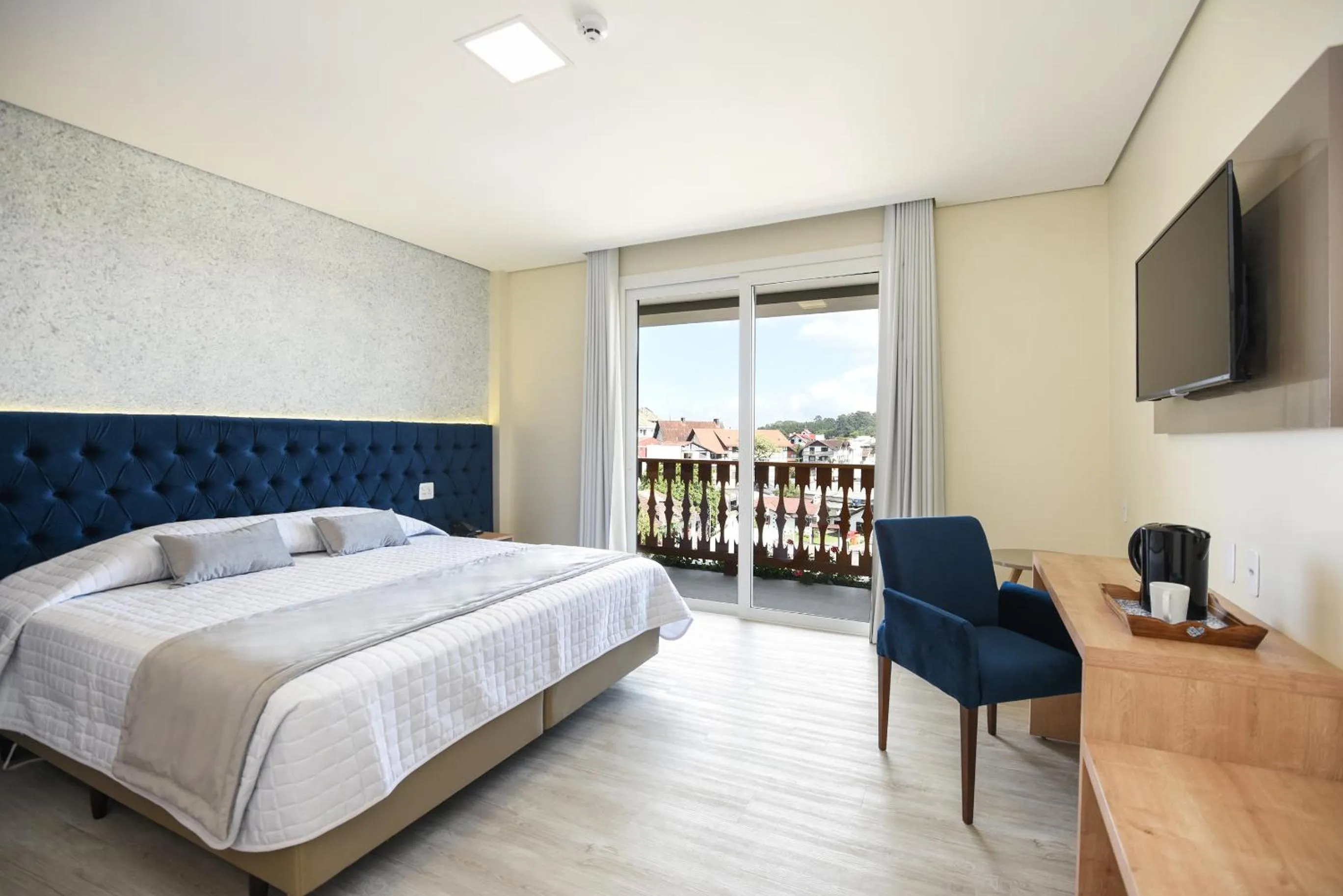 Photo of the whole room, Bed in Hotel Alles Berg