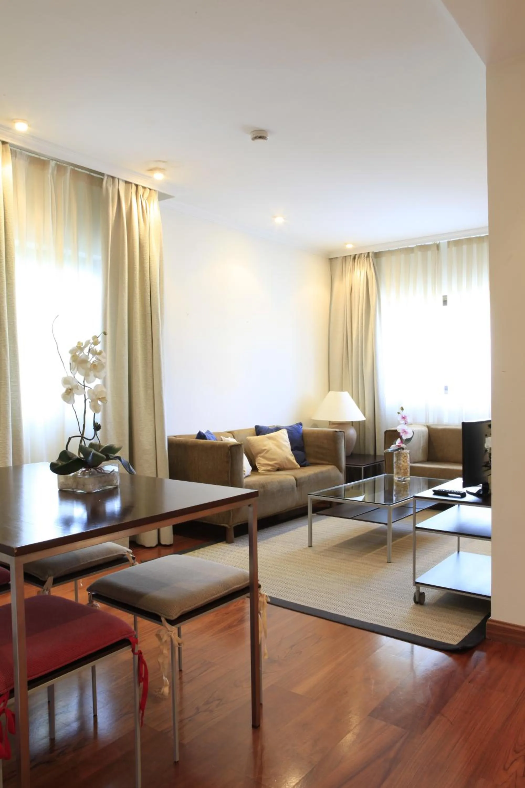 Photo of the whole room in Hotel Escuela Madrid