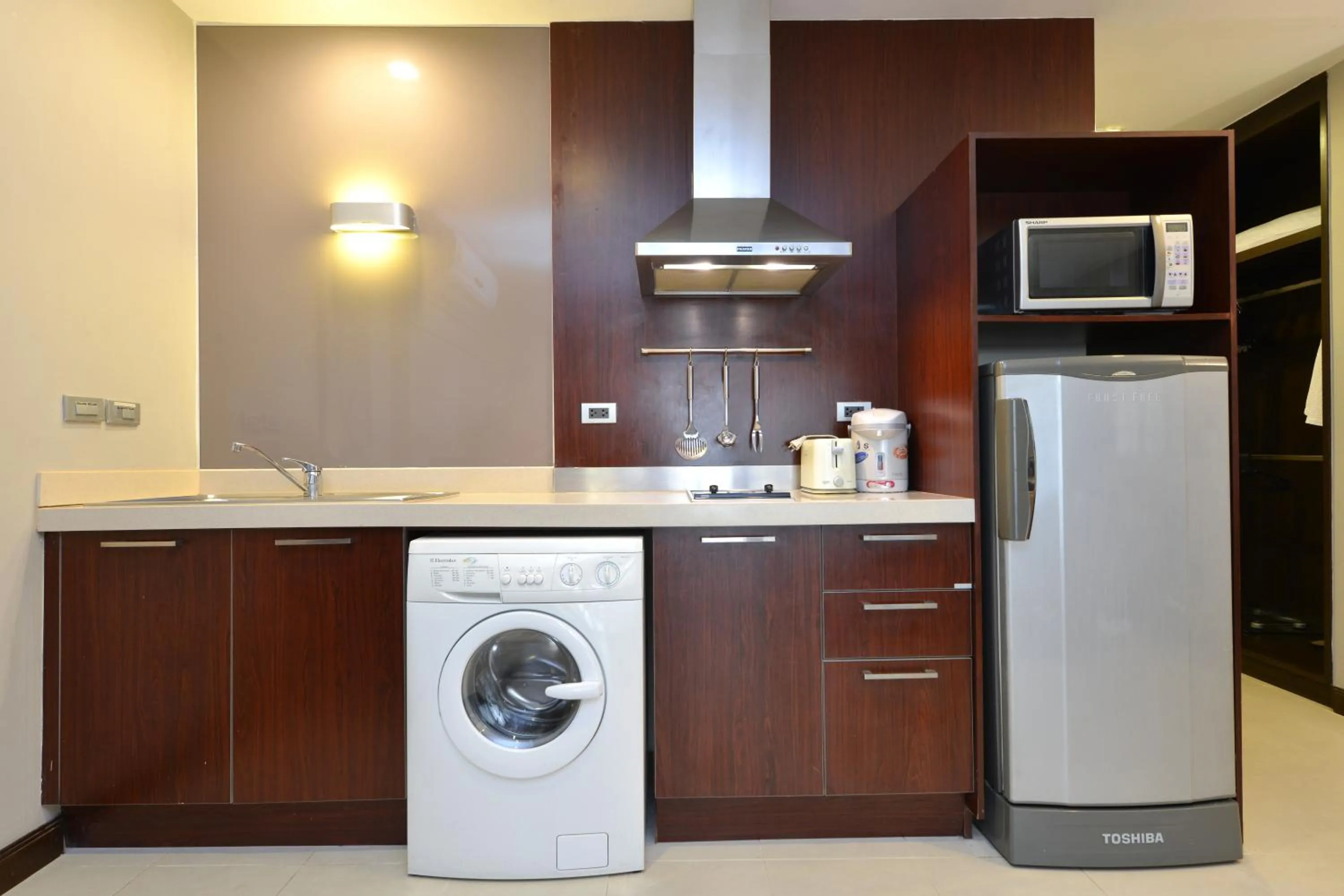 microwave in Grand Asoke Suites Boutique Residence
