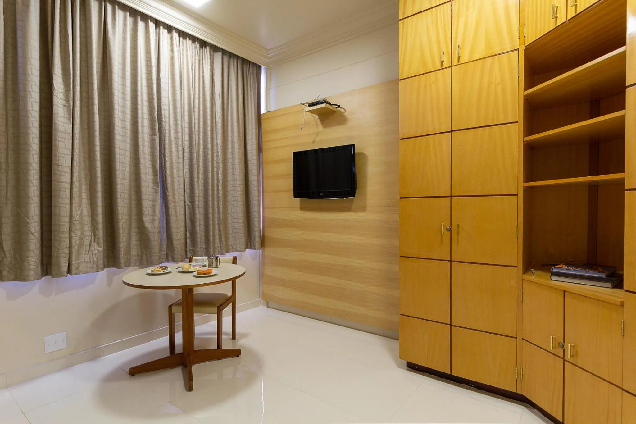 Communal lounge/ TV room in Uberaba Apart Hotel by Easy Hotéis