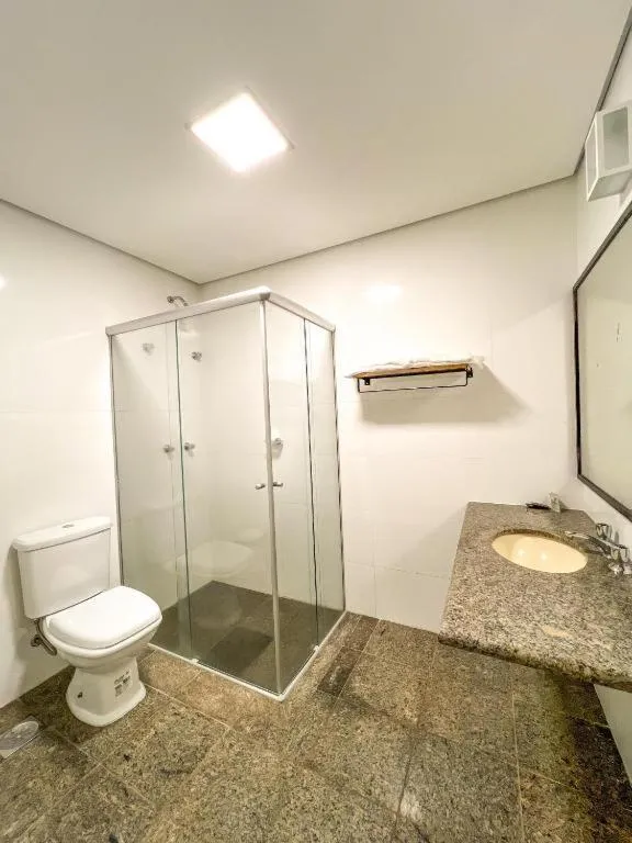 Bathroom in Uberaba Apart Hotel by Easy Hotéis
