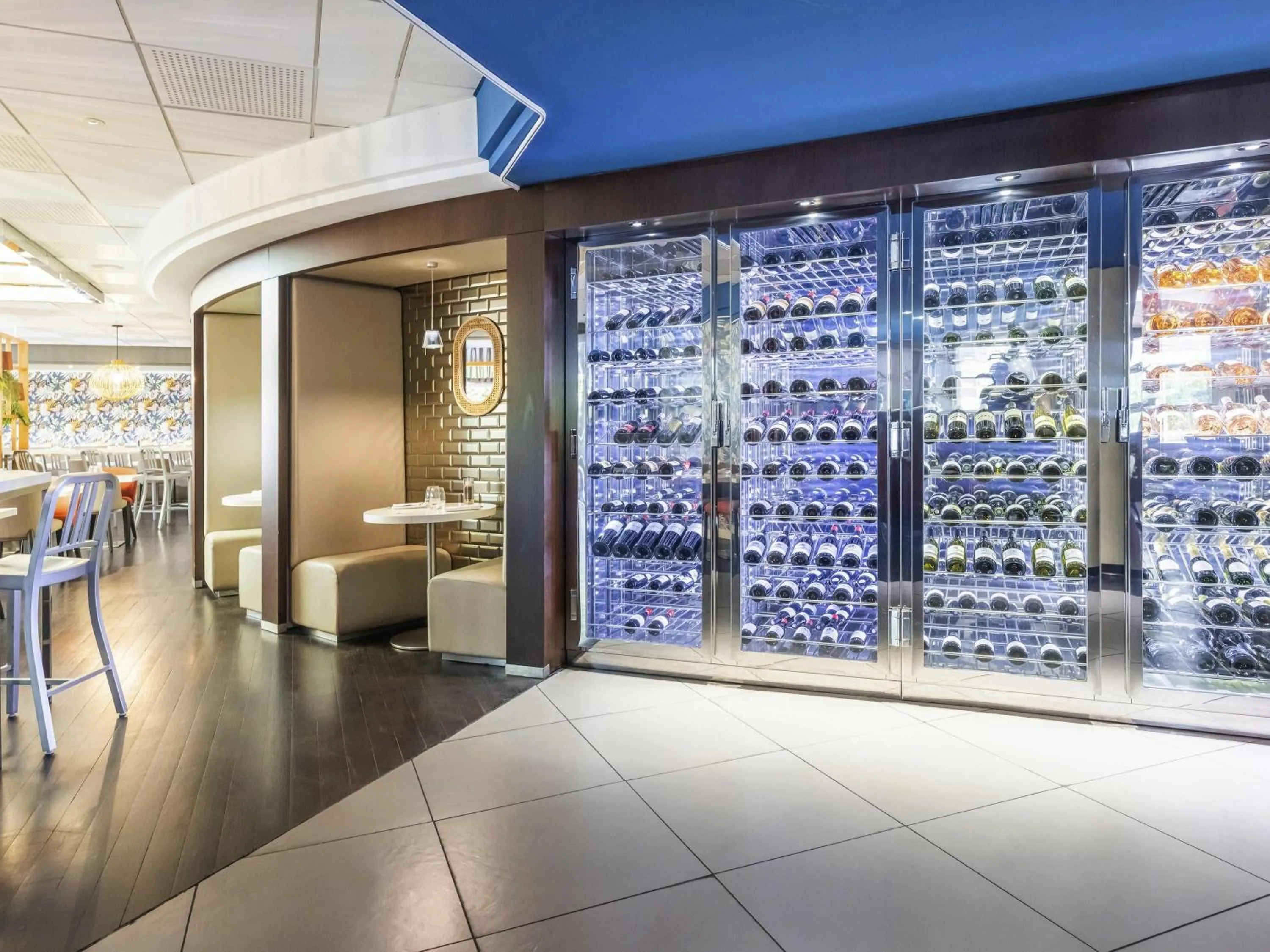 Lounge or bar in Mercure Paris Massy Gare TGV