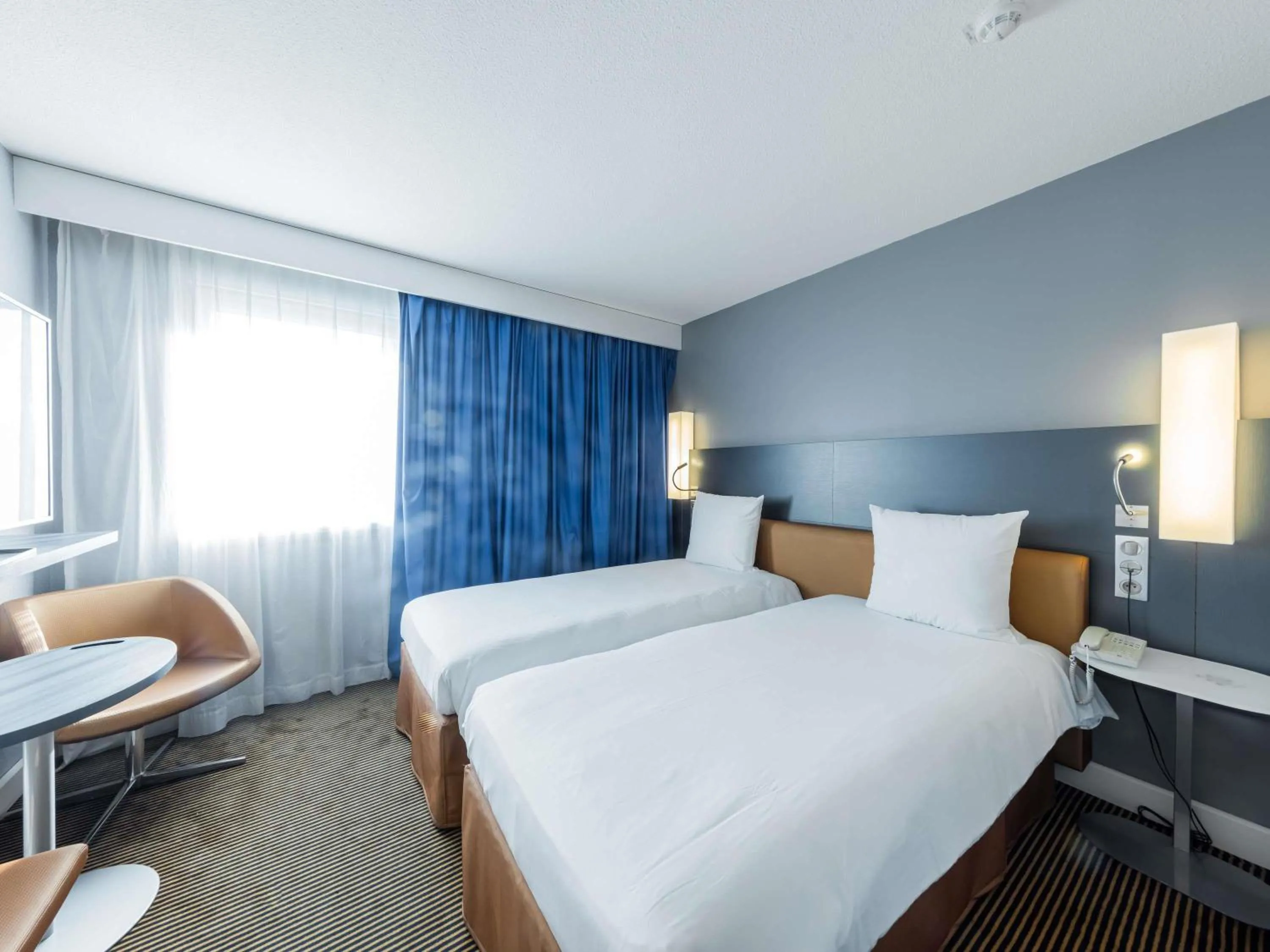 Bedroom, Bed in Mercure Paris Massy Gare TGV