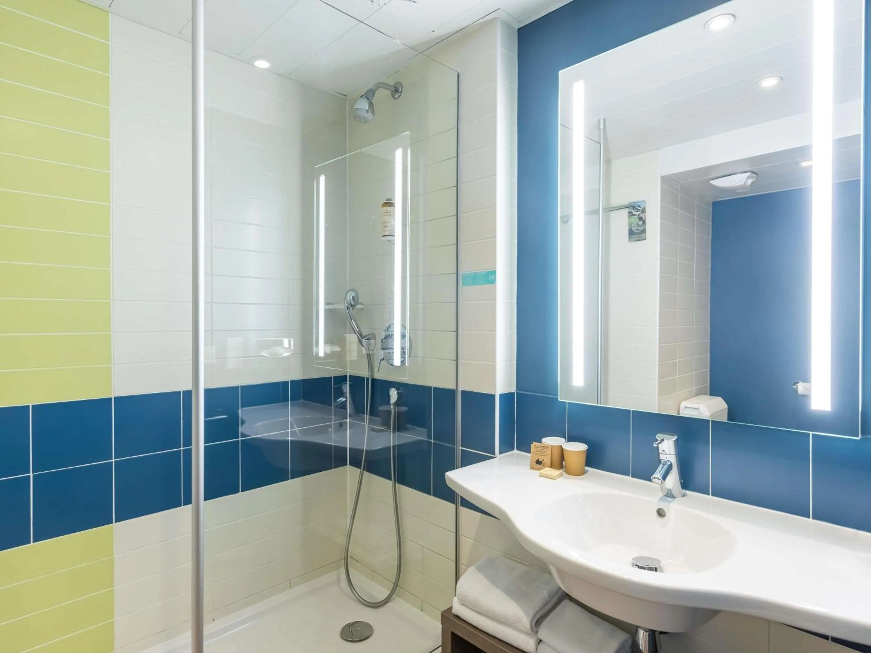 Bedroom in Mercure Paris Massy Gare TGV