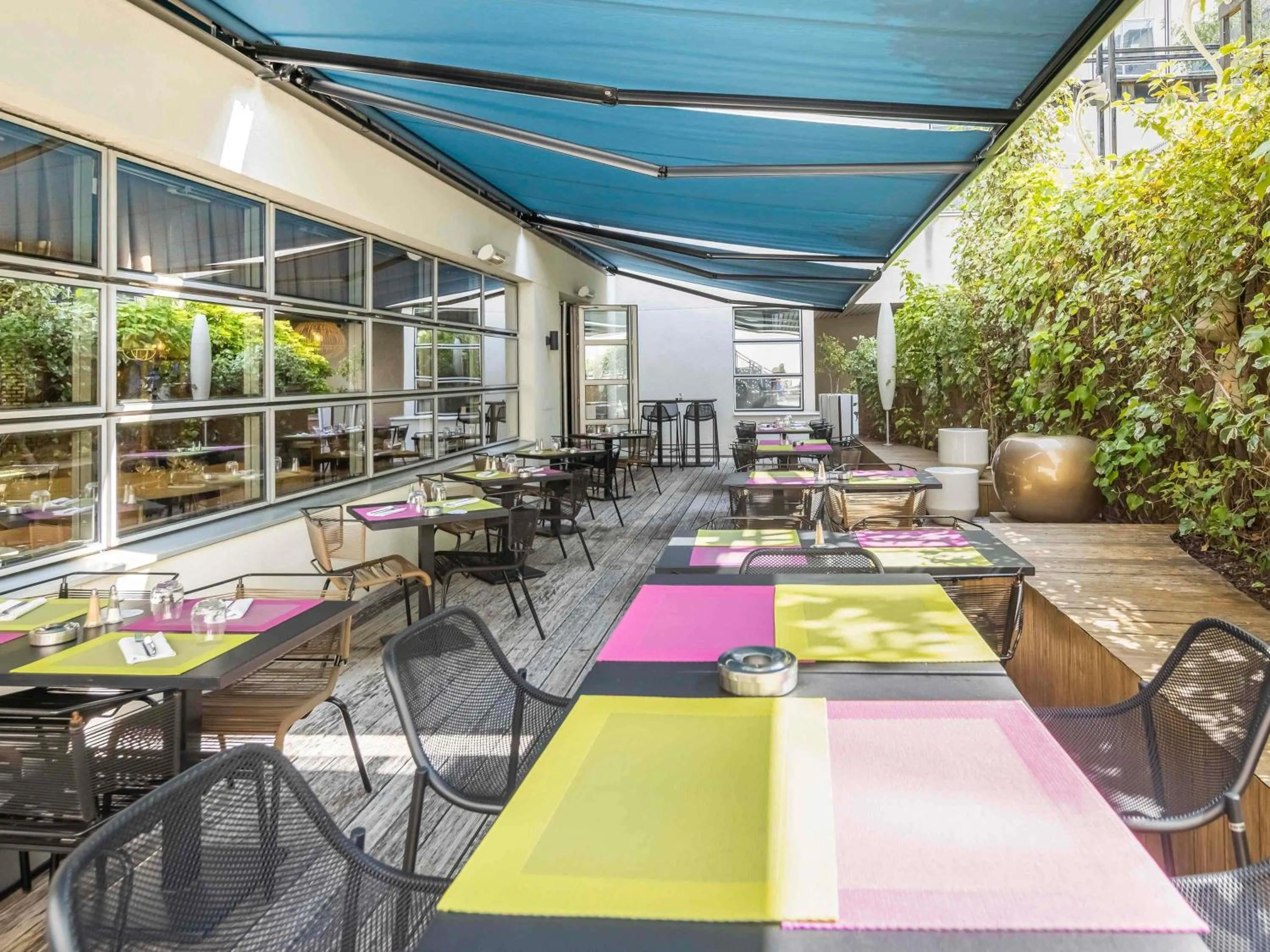 Property building in Mercure Paris Massy Gare TGV