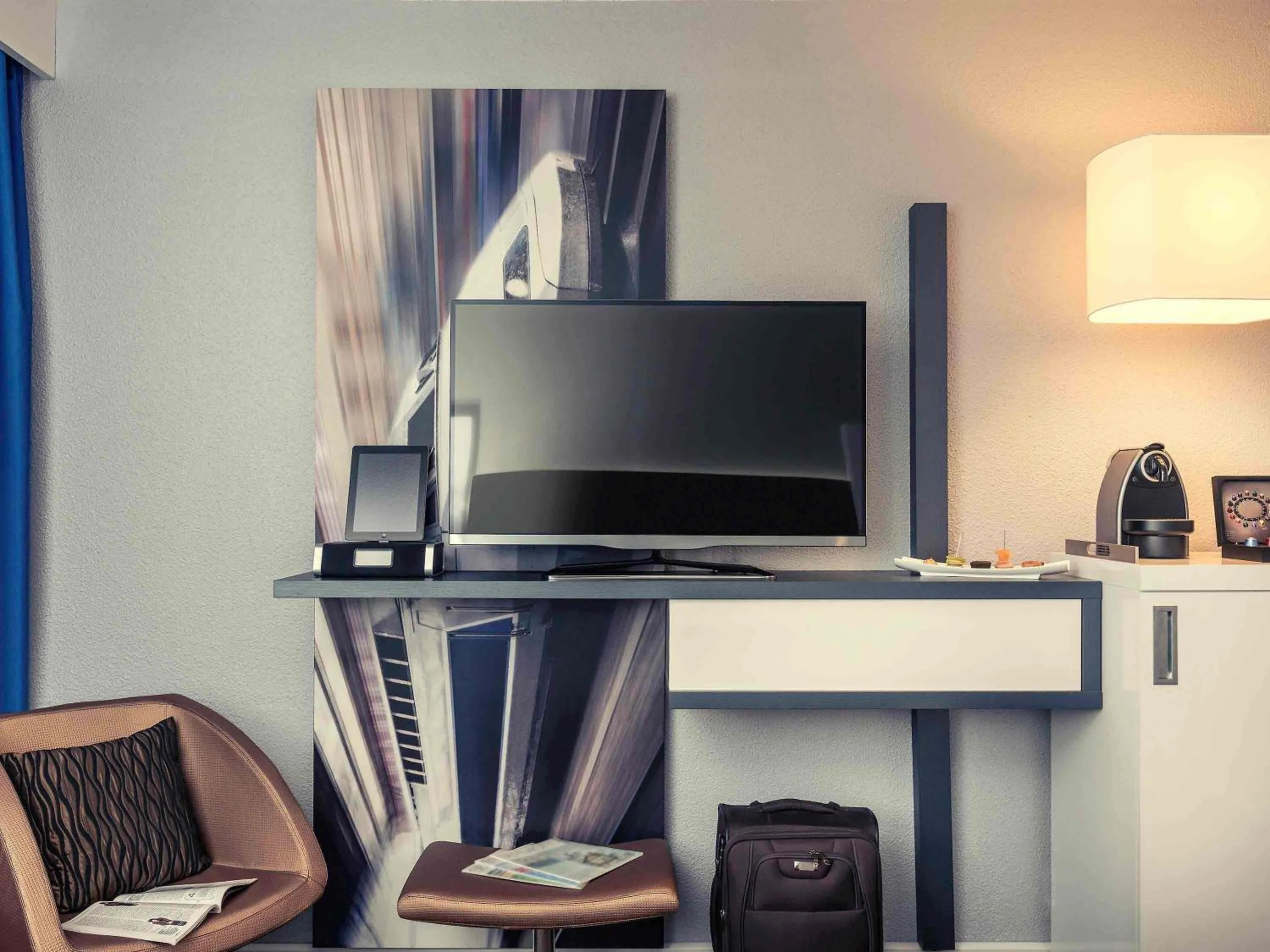 Bedroom in Mercure Paris Massy Gare TGV