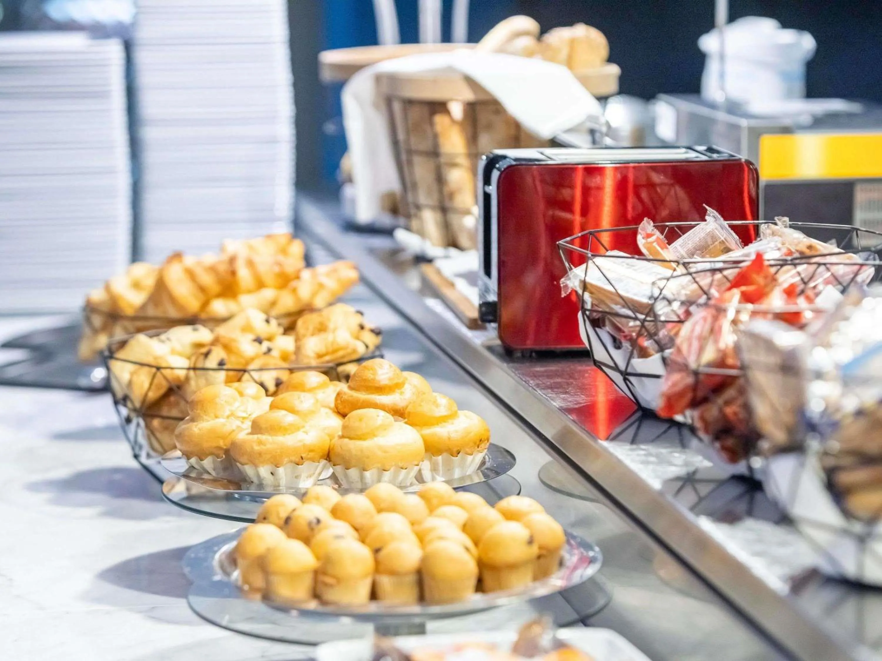 Breakfast in Mercure Paris Massy Gare TGV