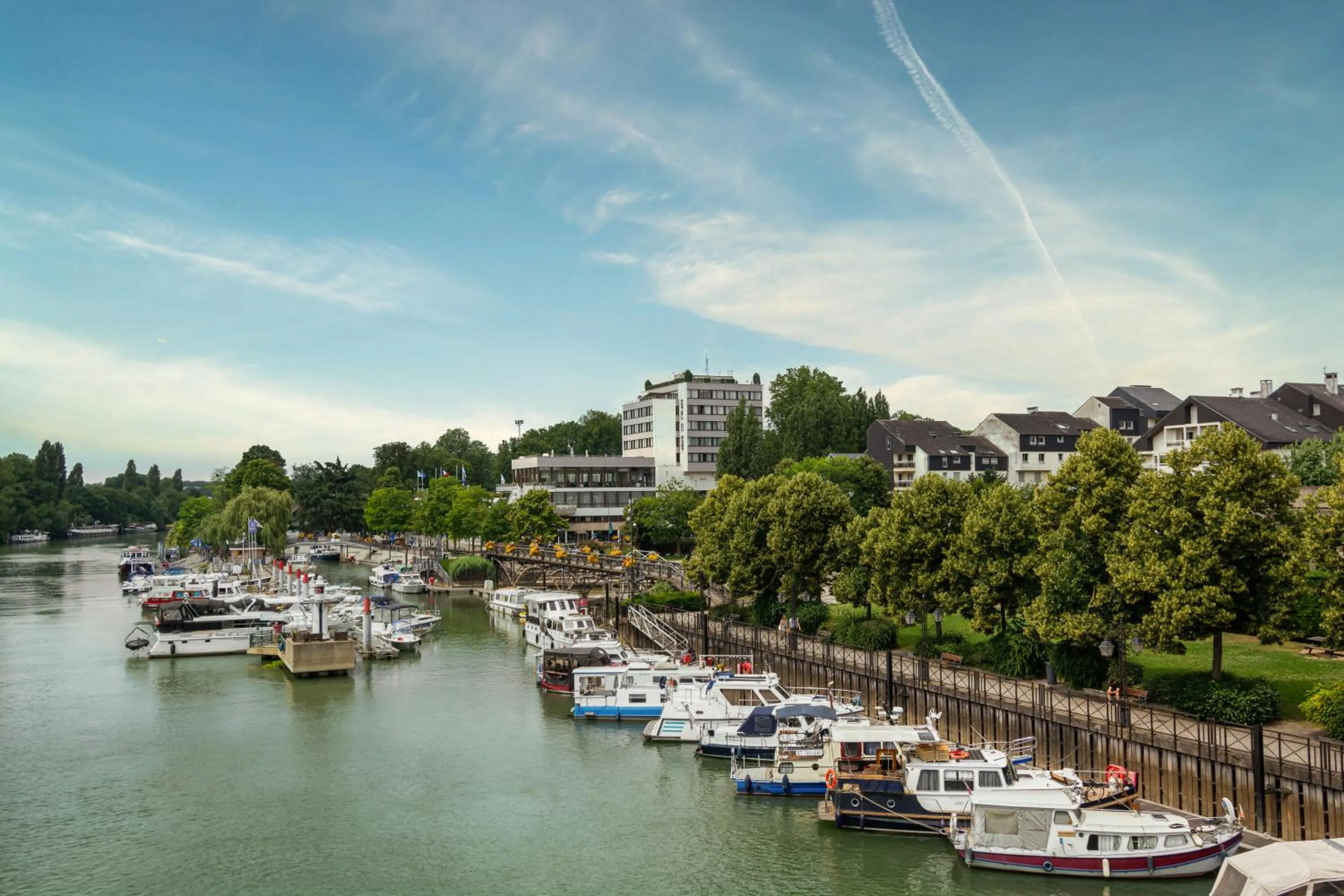 Property building in Hôtel du Port